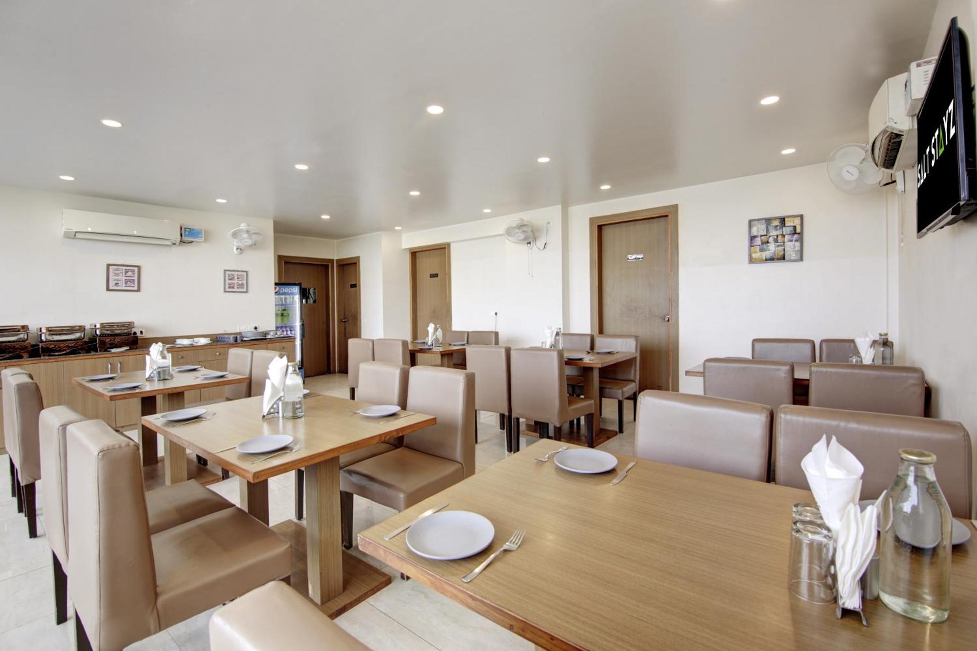 Saltstayz Select - Unitech Cyber Park Hotel 4*
