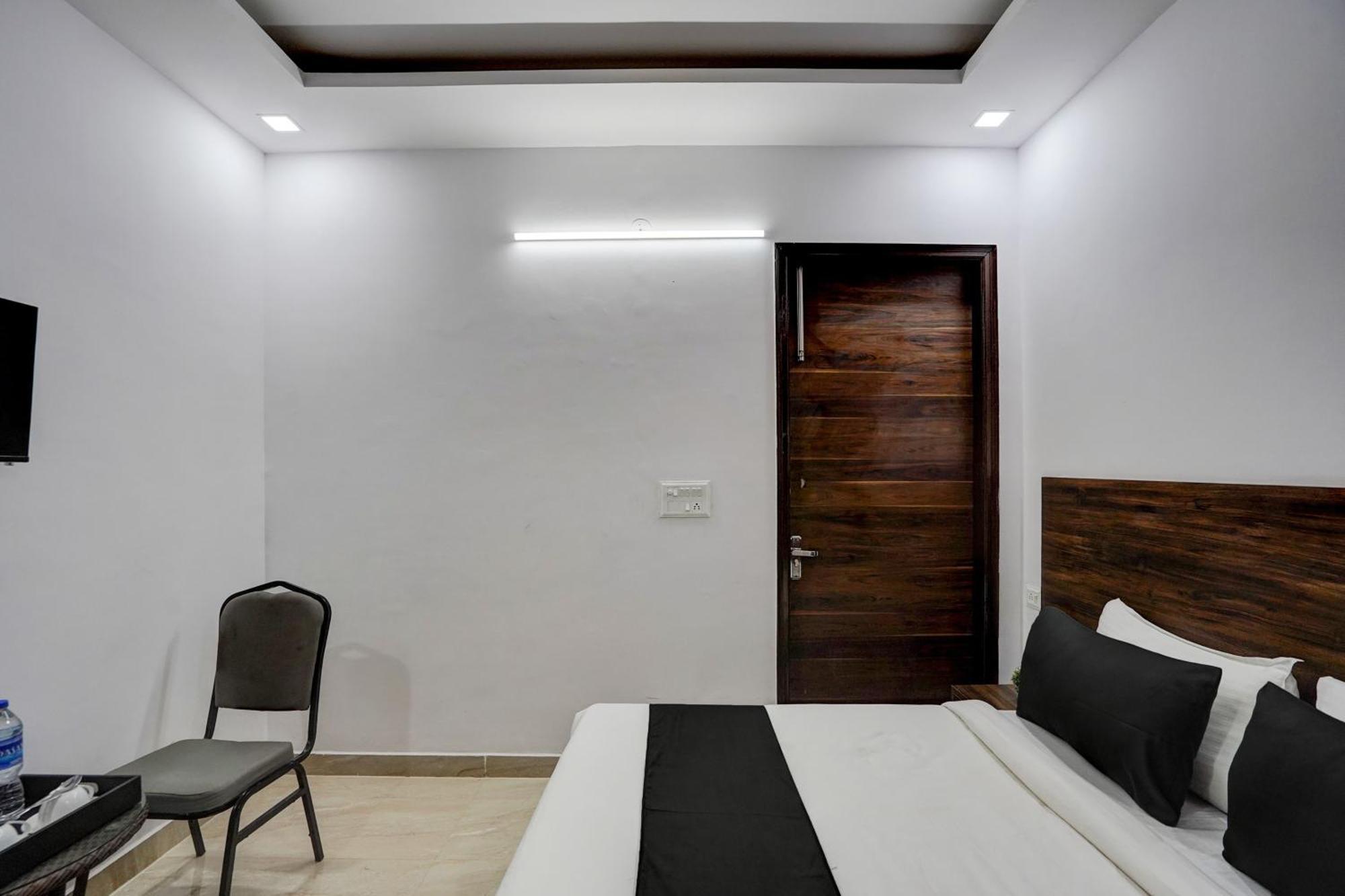 Townhouse Cloud Bay Hotel Gurgaon