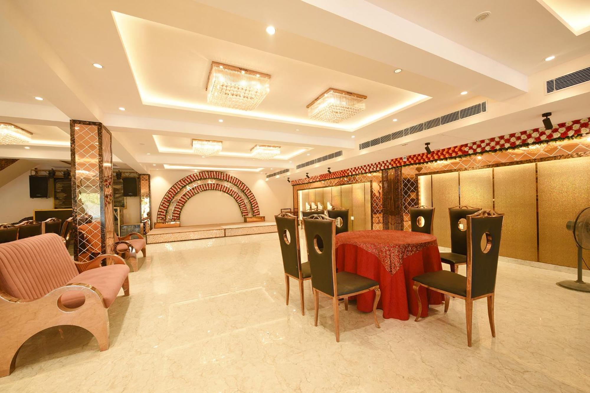Fabhotel Prime Arjun Luxury Near Yashobhoomi