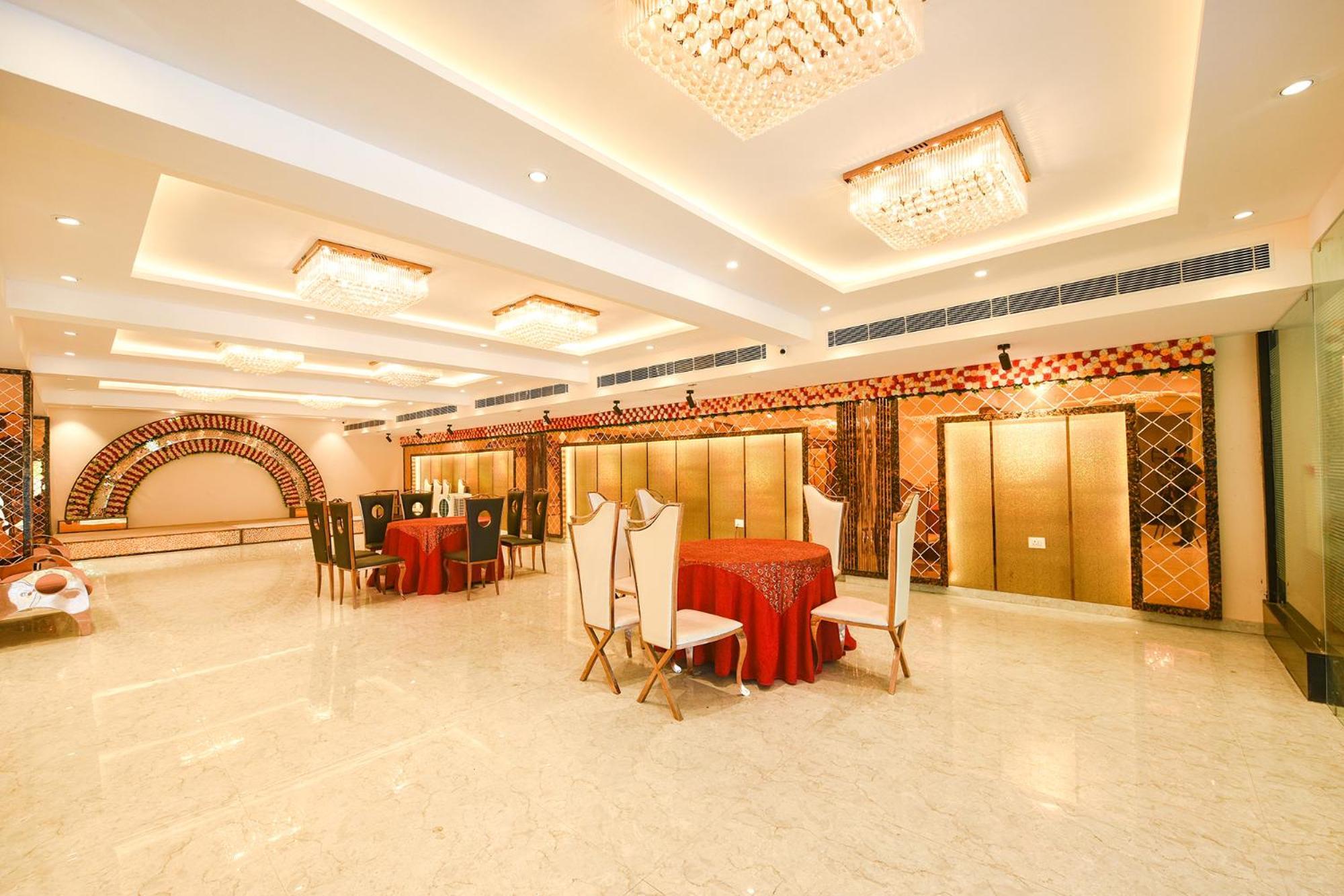 Fabhotel Prime Arjun Luxury Near Yashobhoomi Gurgaon