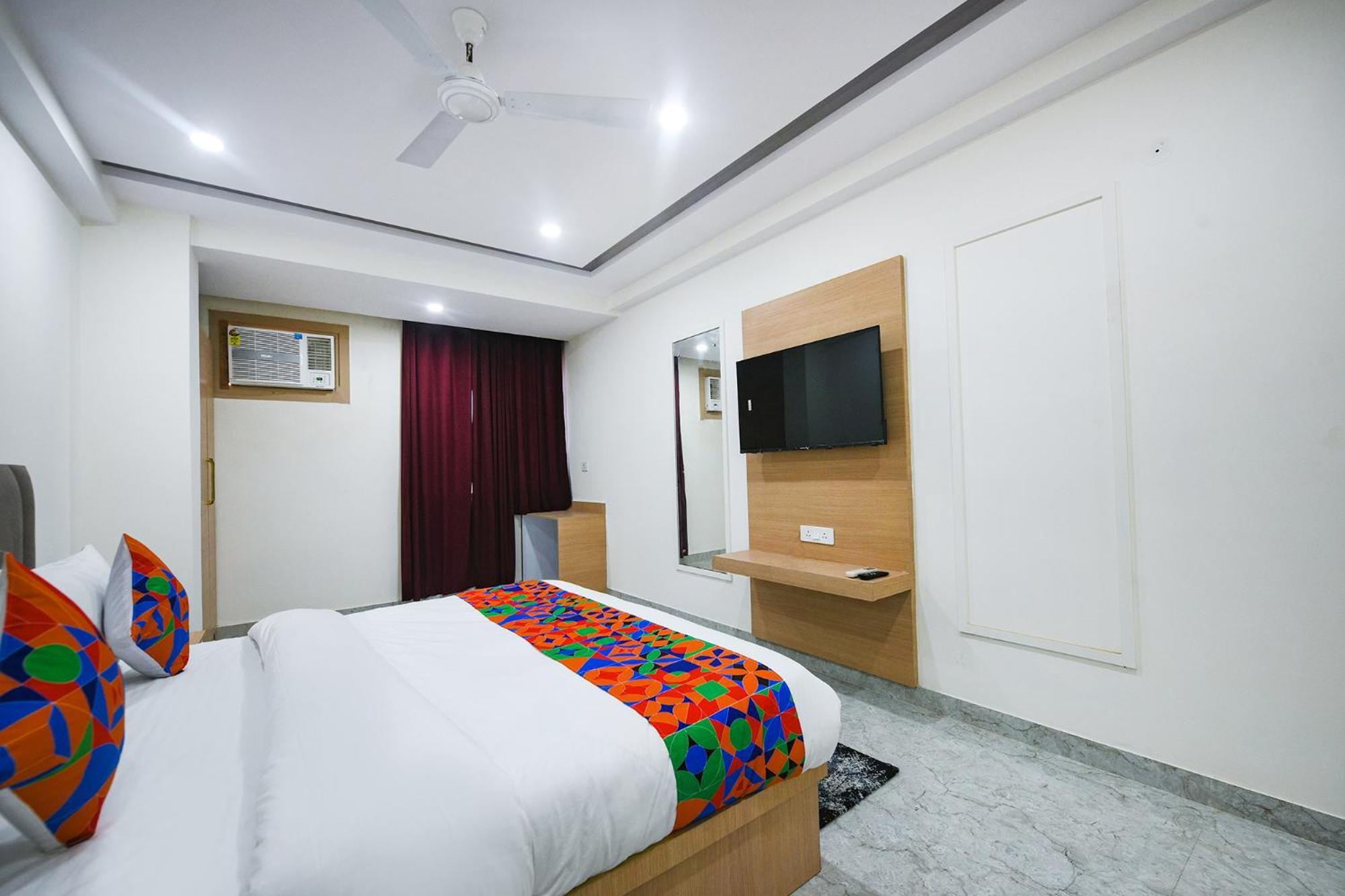 Fabhotel Prime Arjun Luxury Near Yashobhoomi Gurgaon