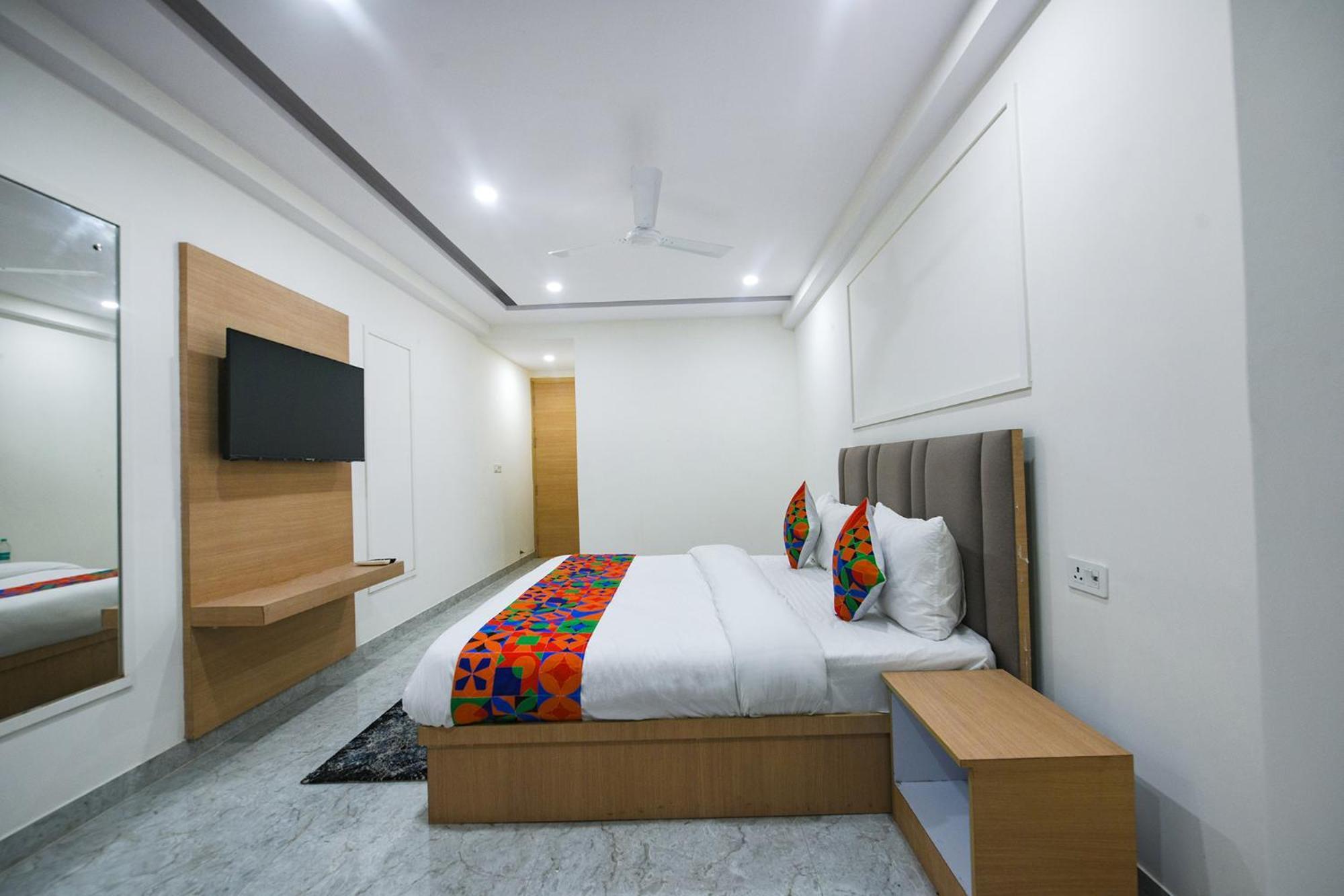 Fabhotel Prime Arjun Luxury Near Yashobhoomi Hotel *