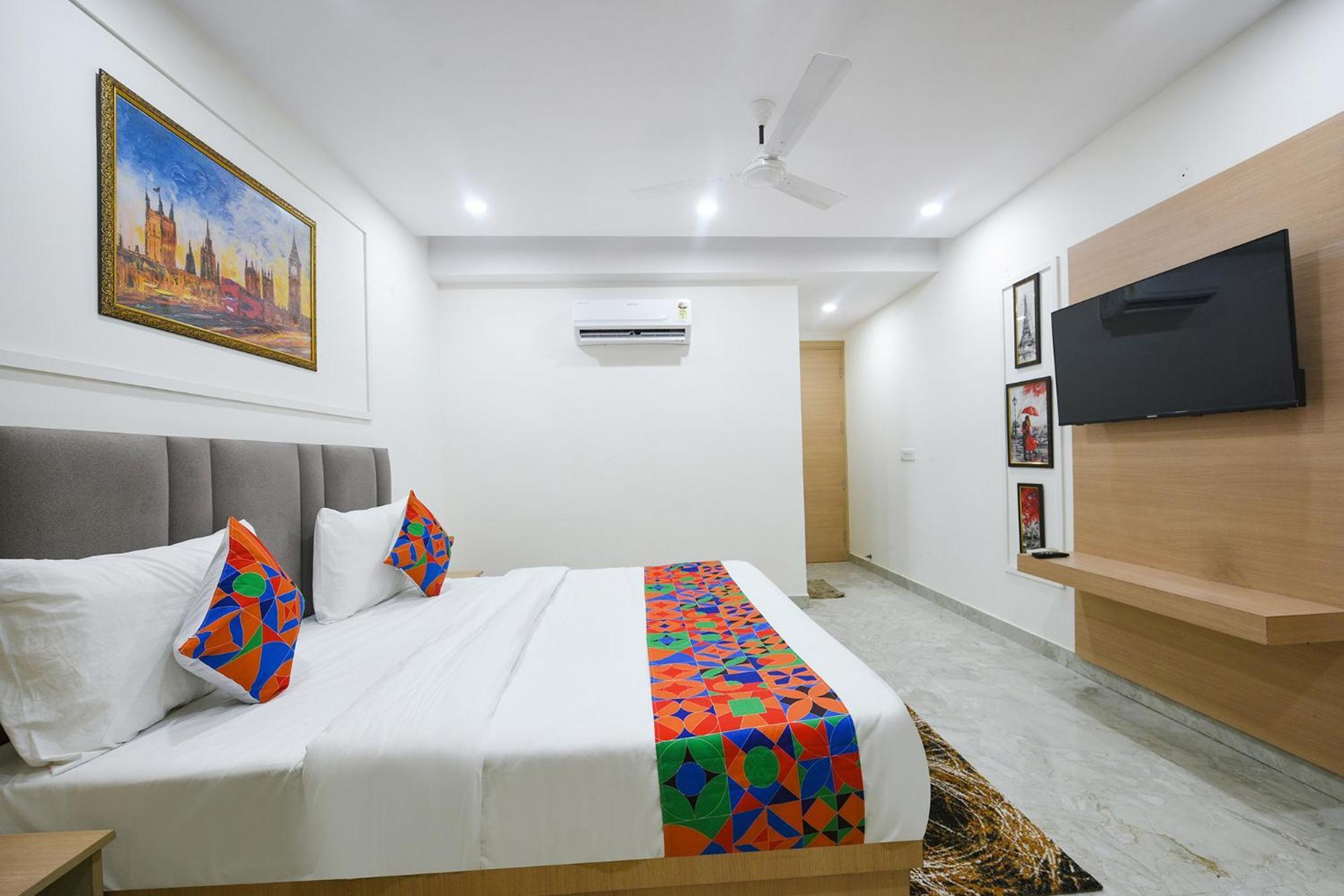 Fabhotel Prime Arjun Luxury Near Yashobhoomi Gurgaon