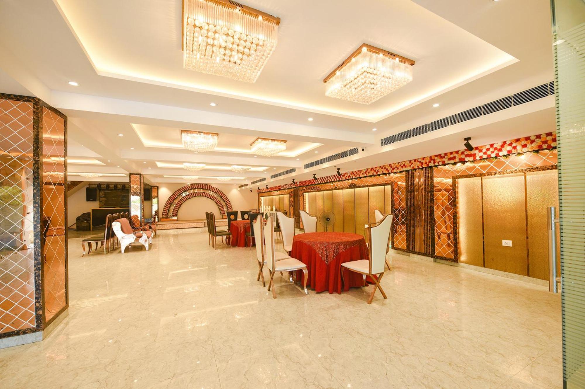 Fabhotel Prime Arjun Luxury Near Yashobhoomi Hotel