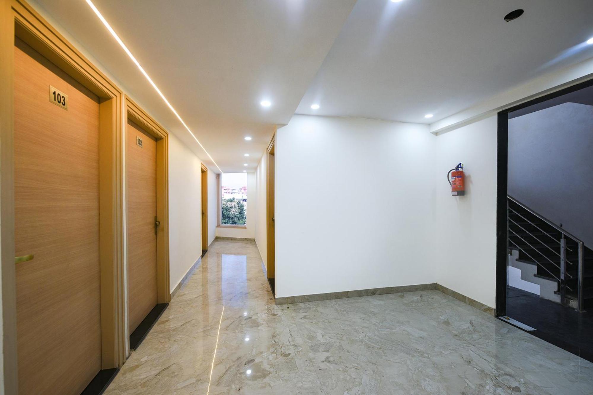 Fabhotel Prime Arjun Luxury Near Yashobhoomi *