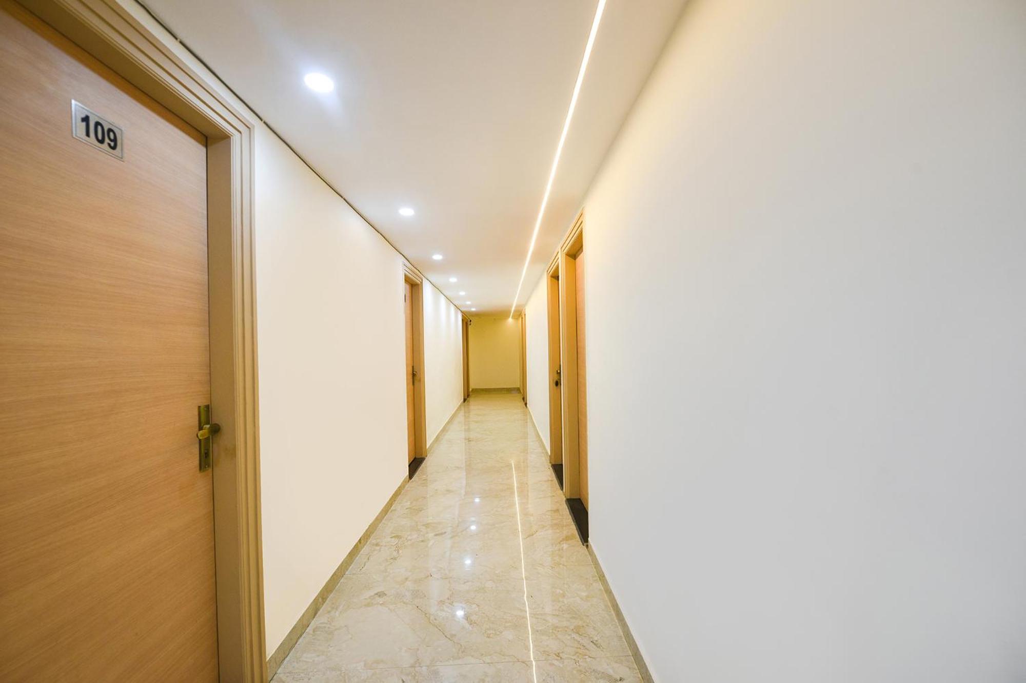 Fabhotel Prime Arjun Luxury Near Yashobhoomi Gurgaon