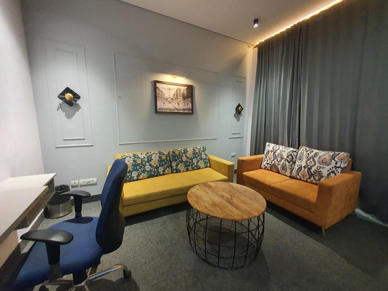 Hotel Mallenzo Dlf Phase 1 4*