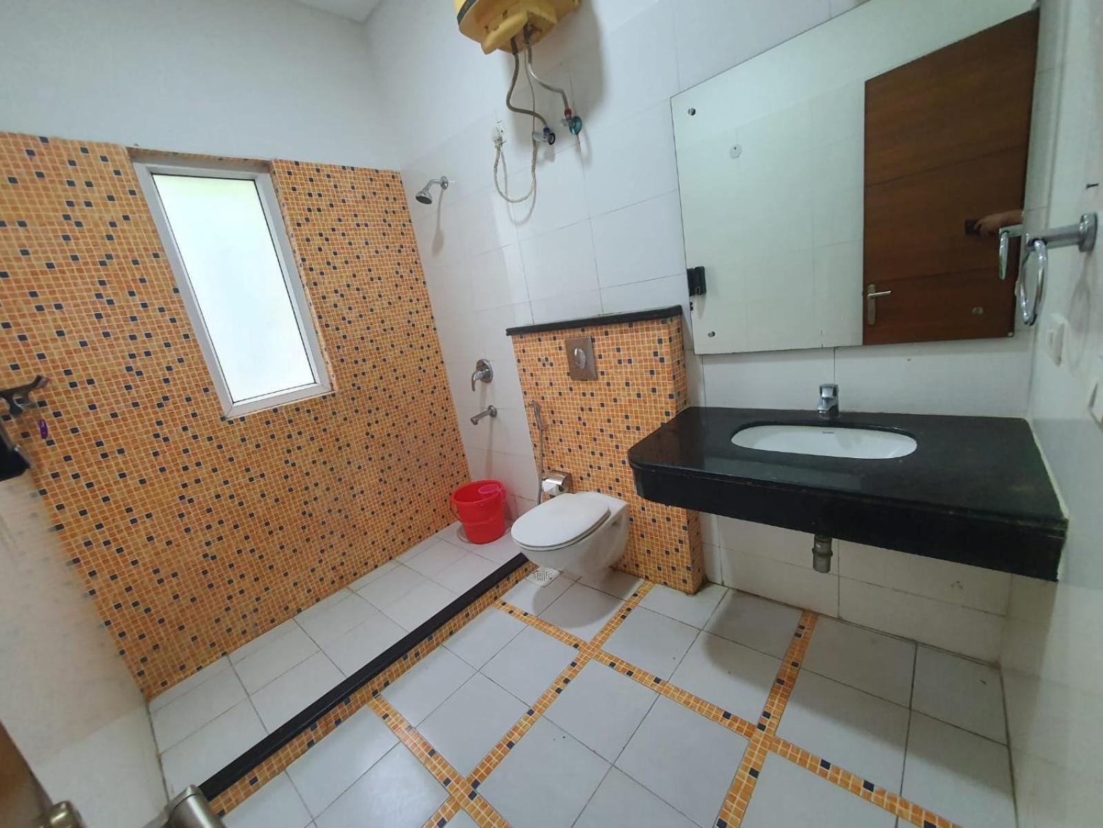 Mallenzo Dlf Phase 1 Hotel