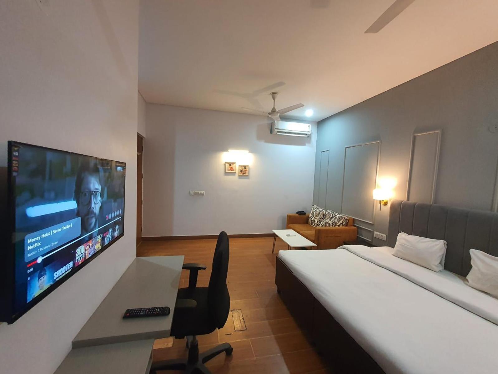 Mallenzo Dlf Phase 1 Hotel Gurgaon