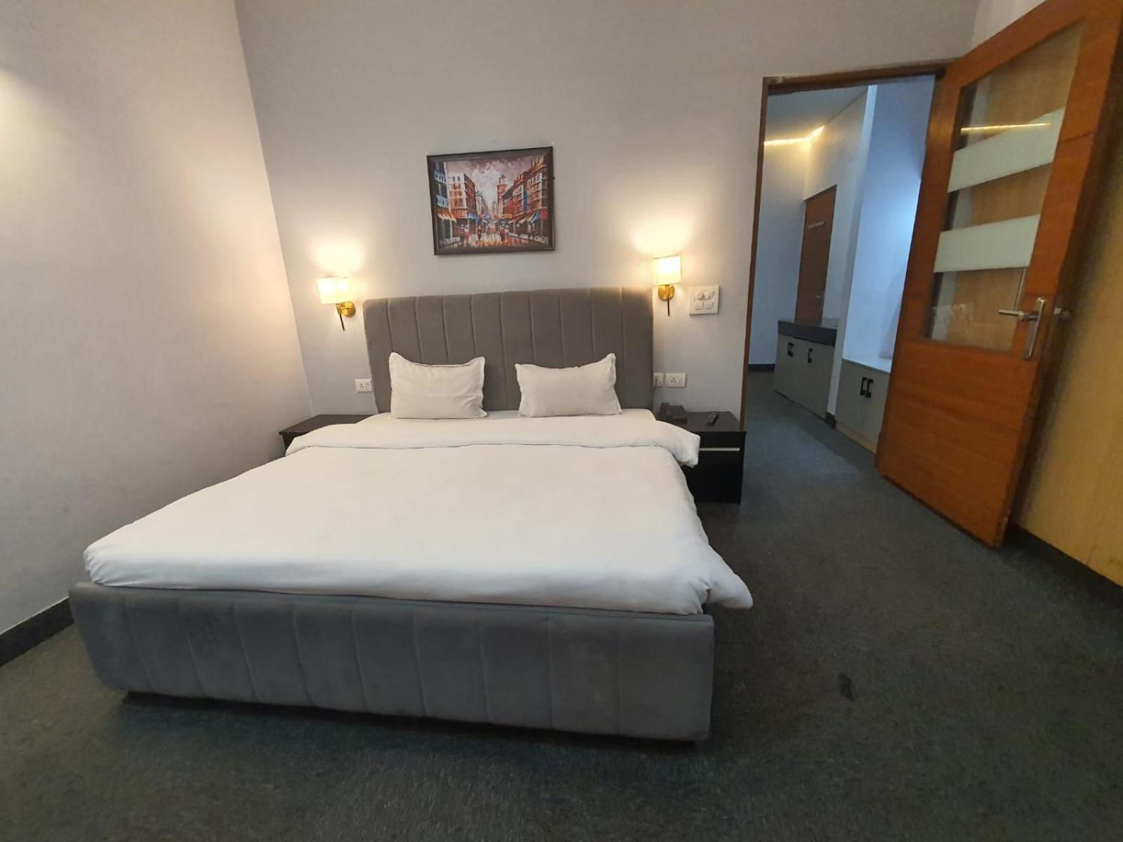 Mallenzo Dlf Phase 1 Gurgaon