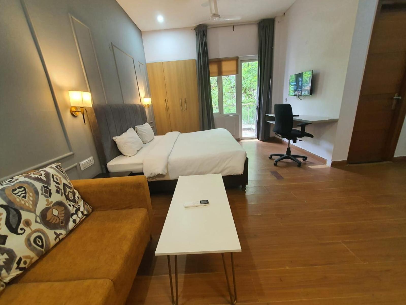 Hotel Mallenzo Dlf Phase 1
