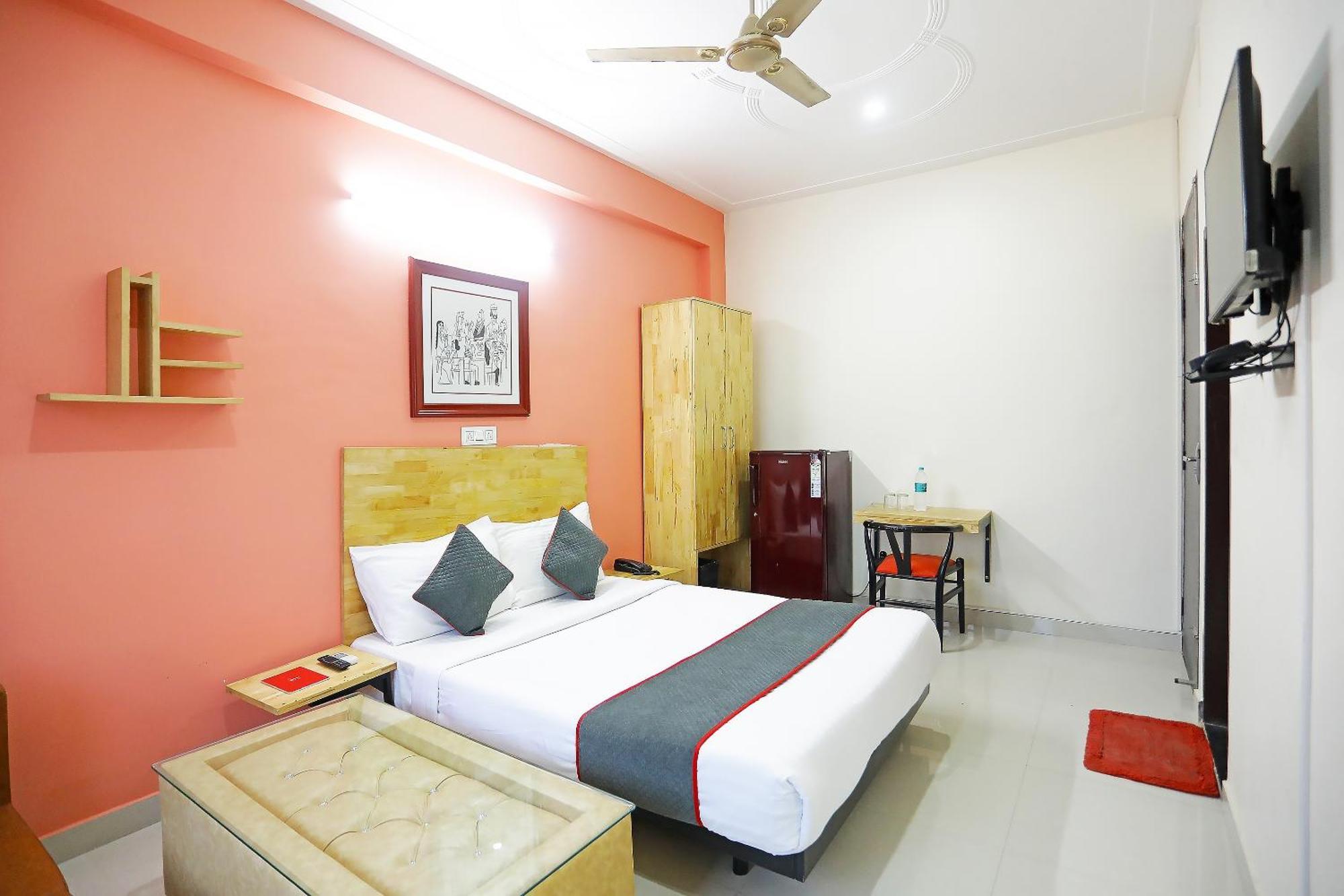 Super Townhouse Cloud Bay, Near Genpact, Sector-69, 4*