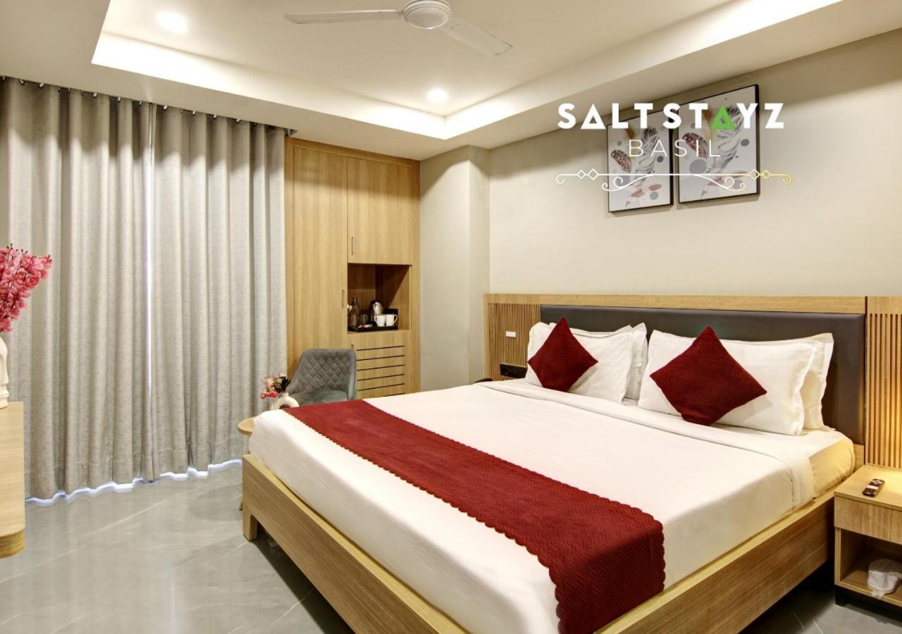 Saltstayz Basil - Near Golf Course Road & Extension Road Hotel 4*