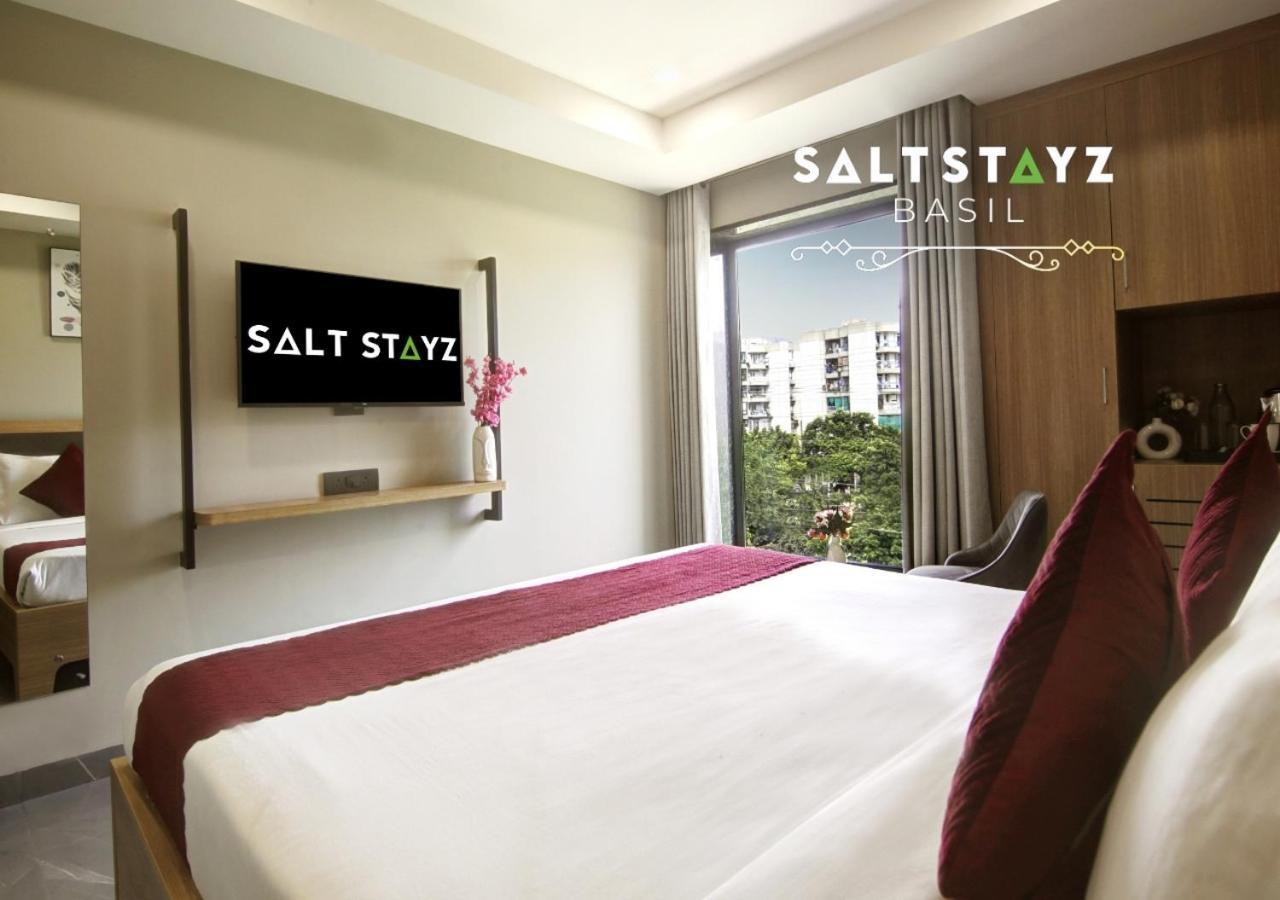 Hotel Saltstayz Basil - Near Golf Course Road & Extension Road