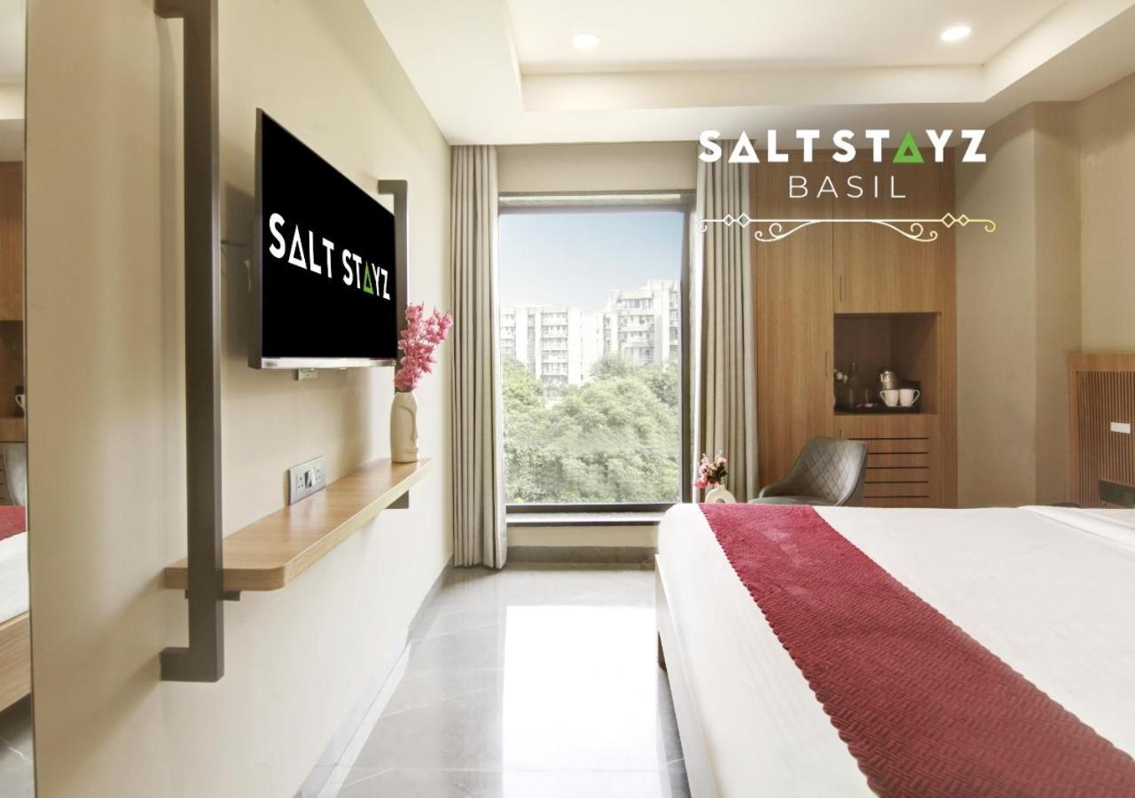 Saltstayz Basil - Near Golf Course Road & Extension Road Hotel 4*
