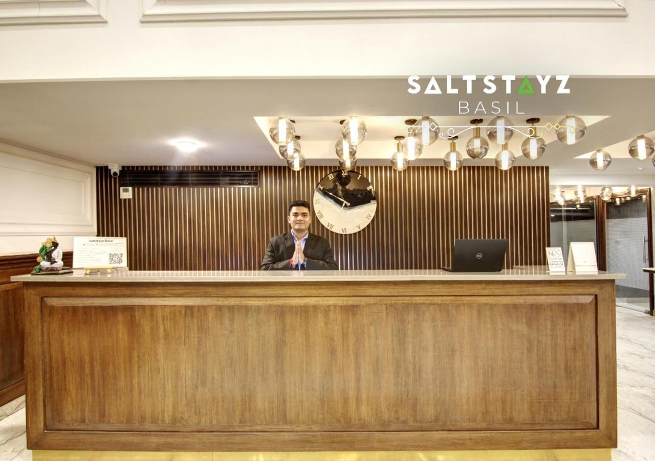 Hotel Saltstayz Basil - Near Golf Course Road & Extension Road