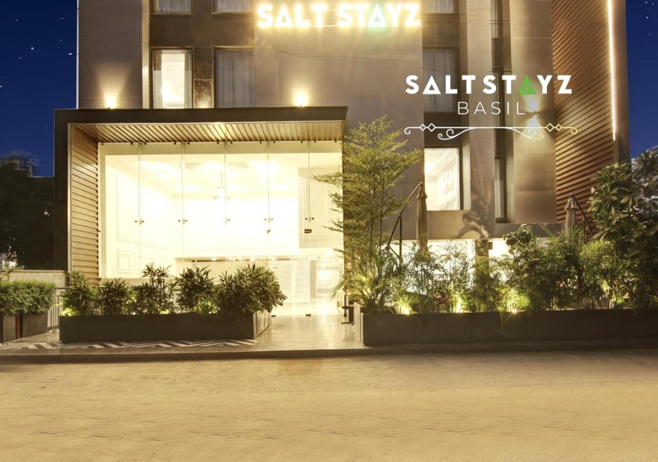 Saltstayz Basil - Near Golf Course Road & Extension Road Hotel 4*