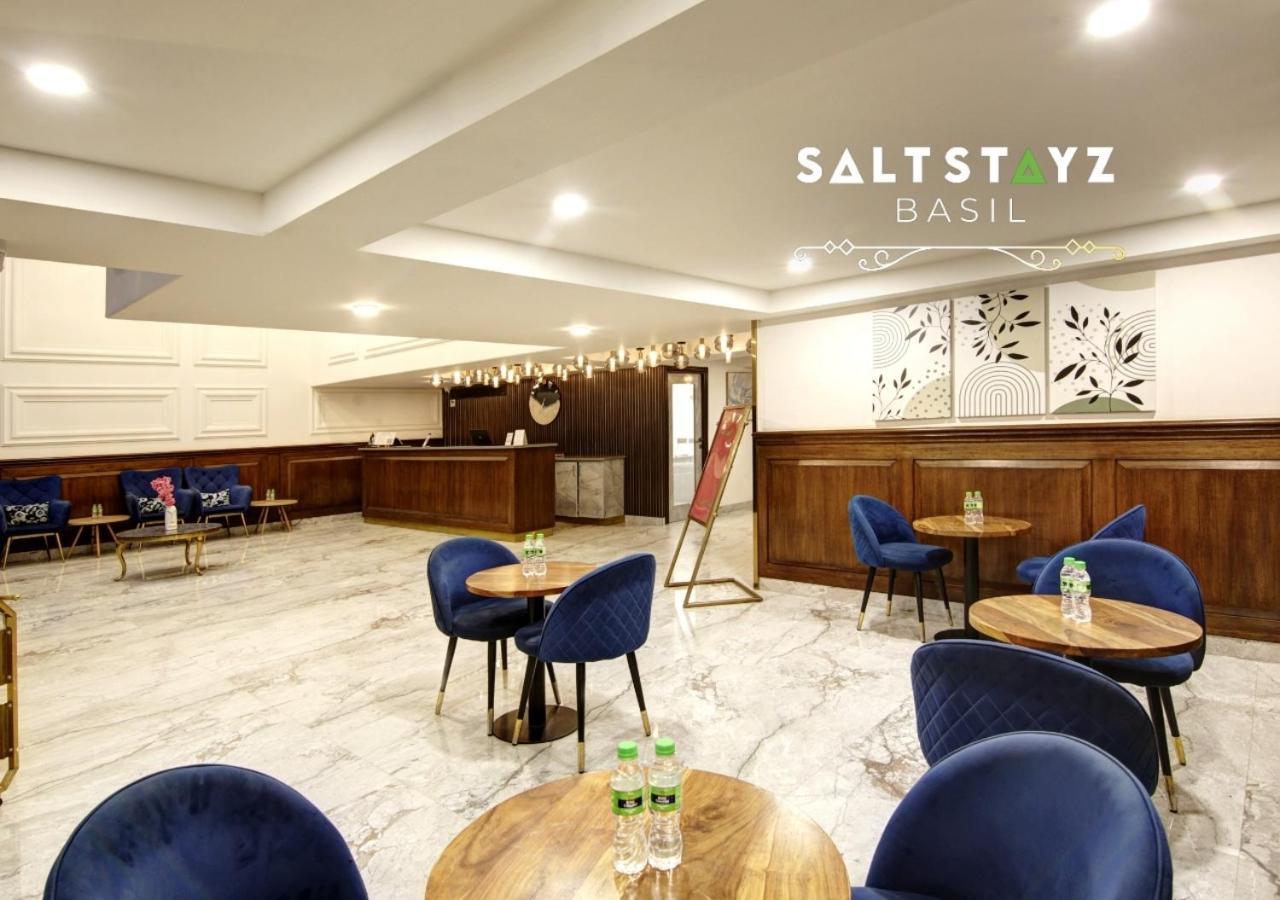 Hotel Saltstayz Basil - Near Golf Course Road & Extension Road