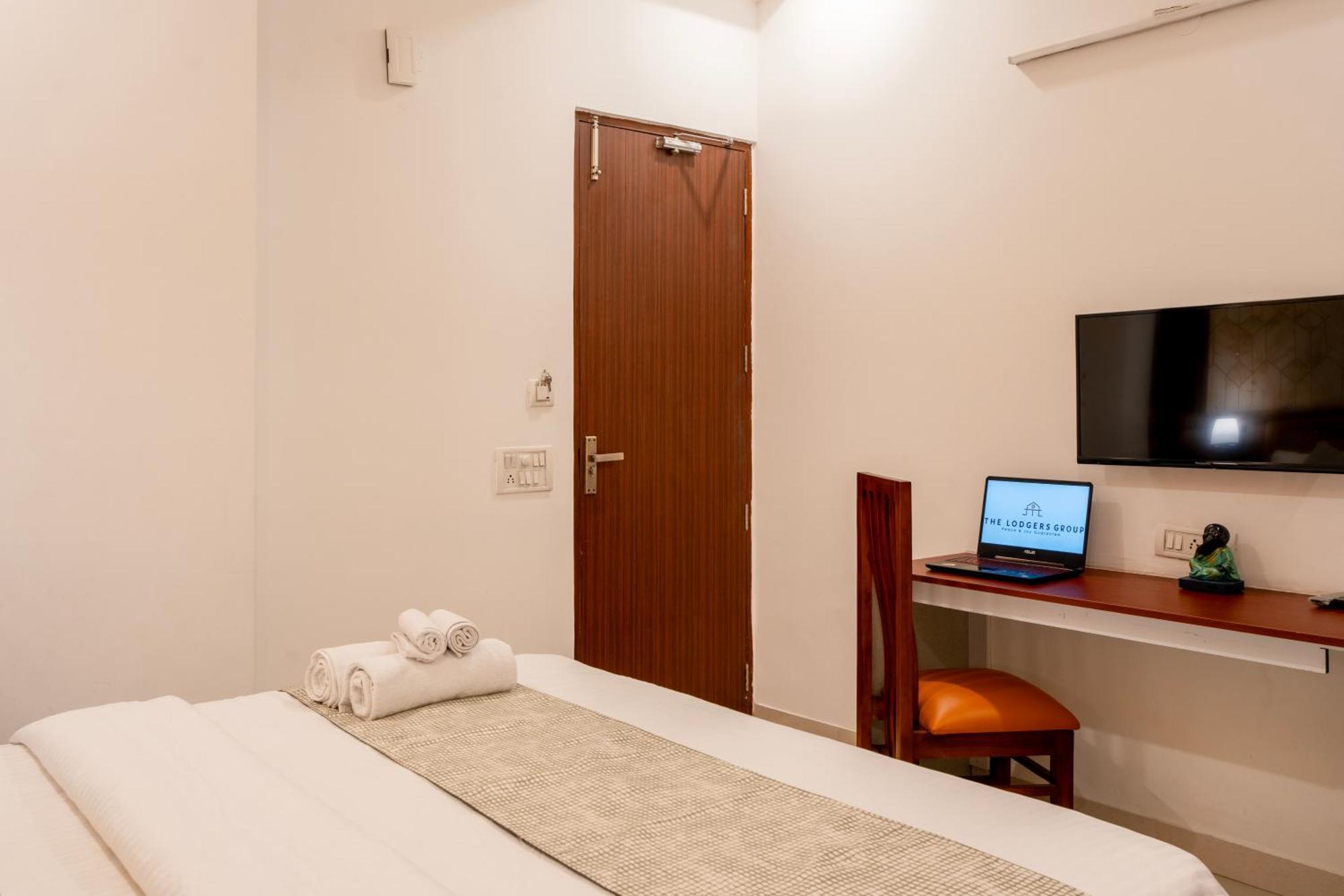 The Lodgers & Banquet Sector 38 Medicity Hotel Gurgaon