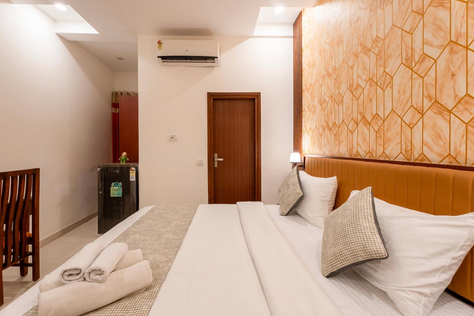 The Lodgers & Banquet Sector 38 Medicity Gurgaon