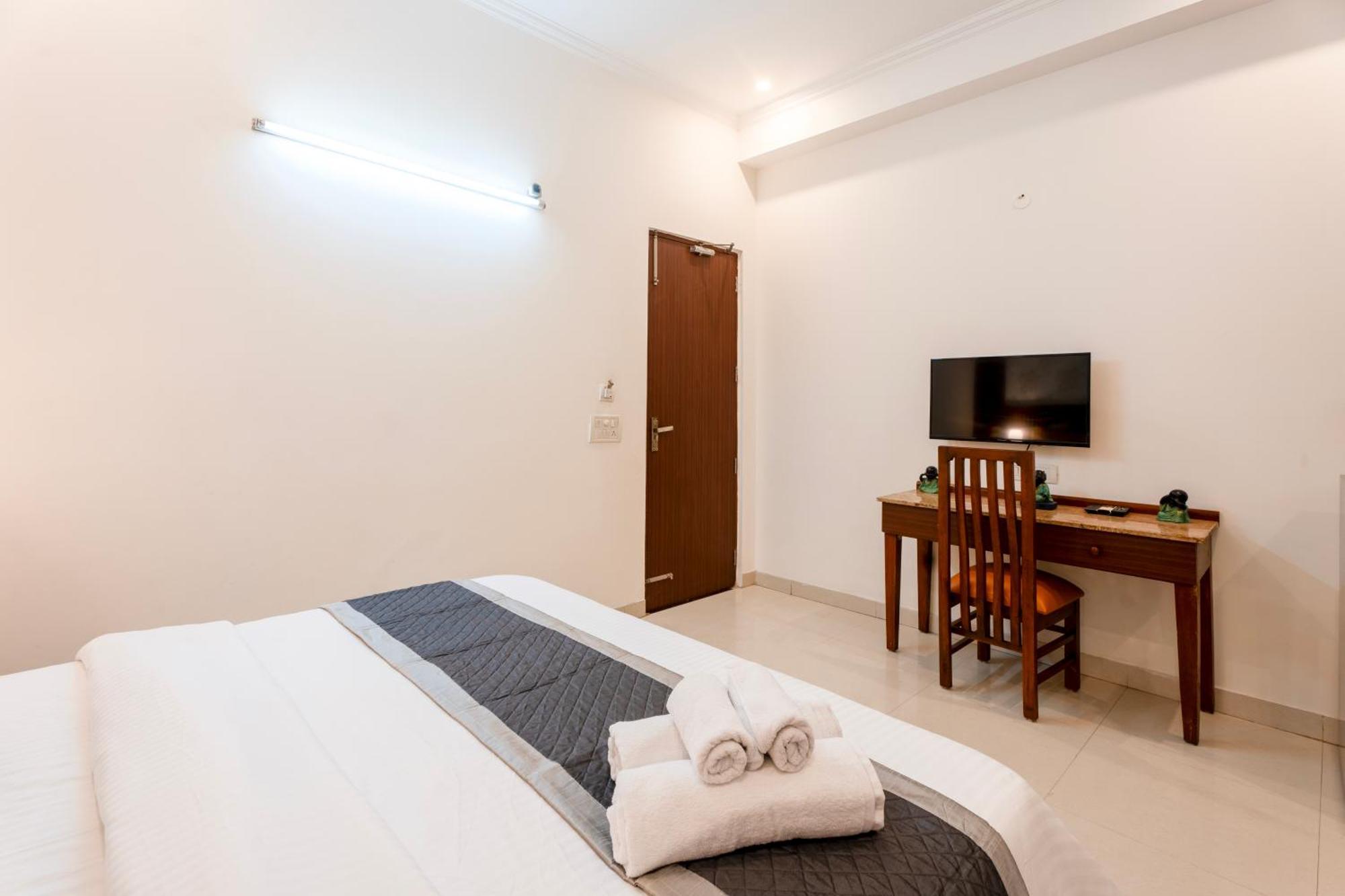 Serviced Near Medanta Hospital Medicity By The Lodgers Apartment Gurgaon
