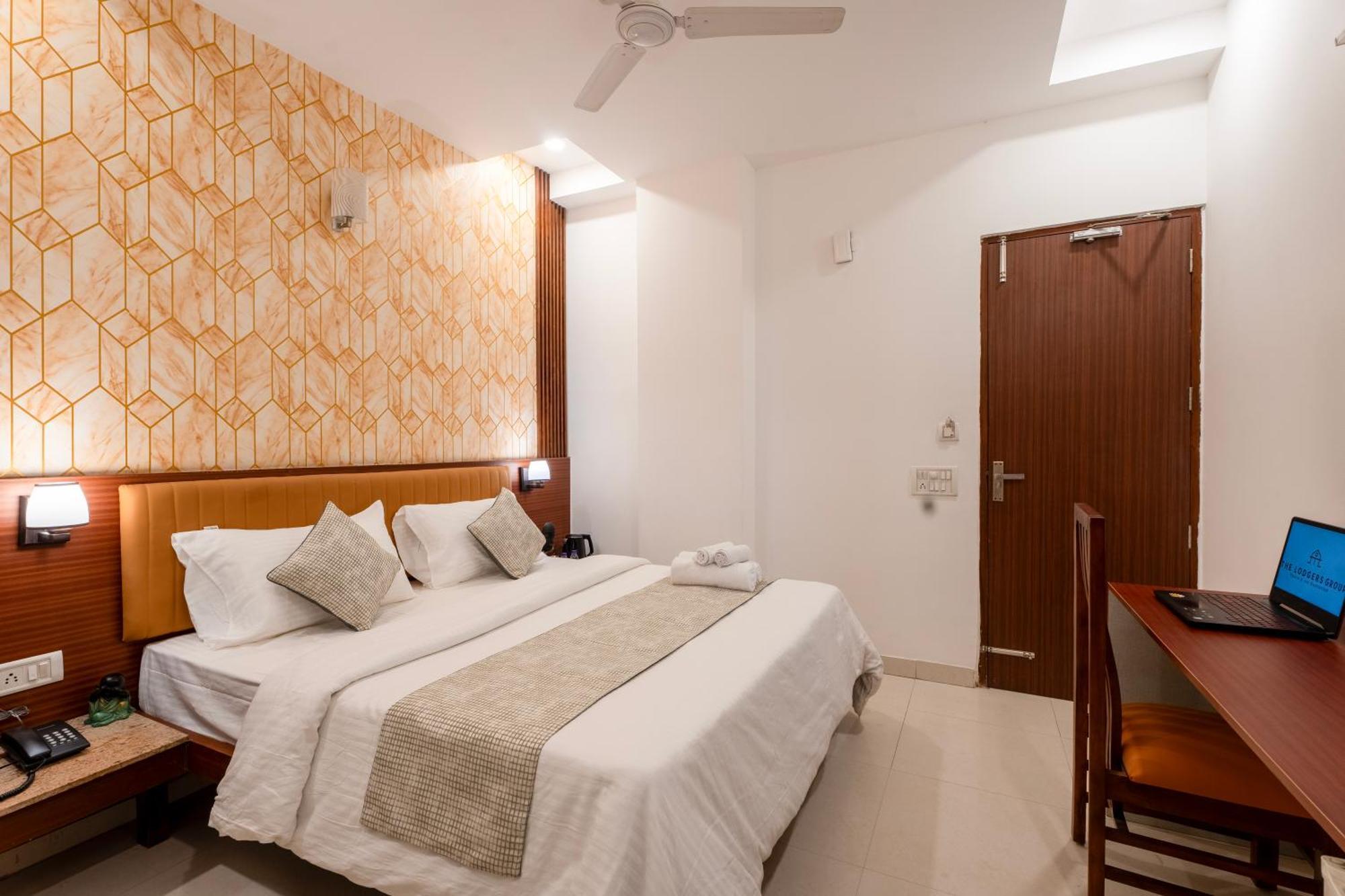 Serviced Near Medanta Hospital Medicity By The Lodgers