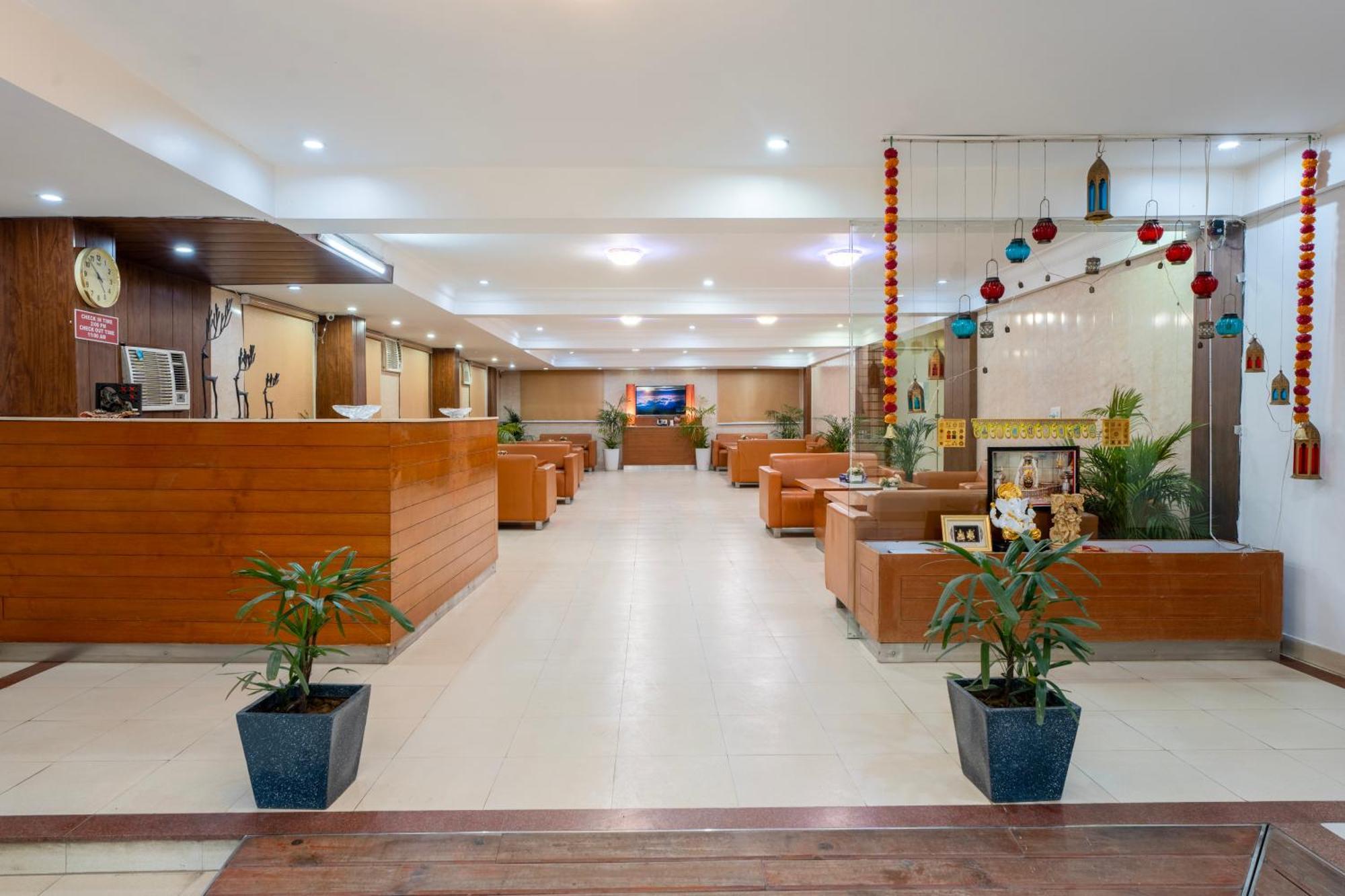 Hotel The Lodgers & Banquet Sector 38 Medicity 3*