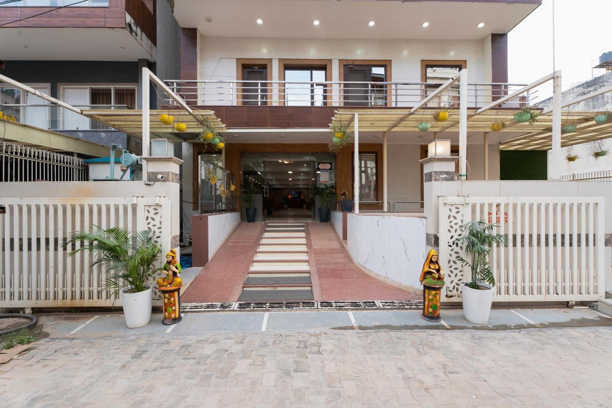 The Lodgers & Banquet Sector 38 Medicity Gurgaon