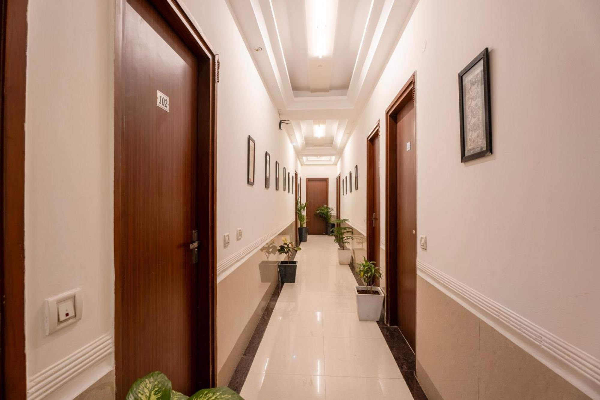 The Lodgers & Banquet Sector 38 Medicity Hotel 3*