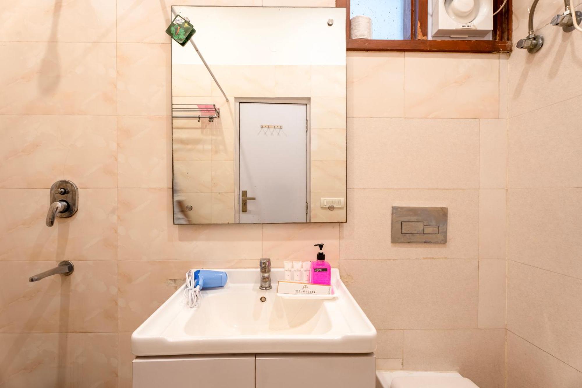 The Lodgers & Banquet Sector 38 Medicity 3* Gurgaon