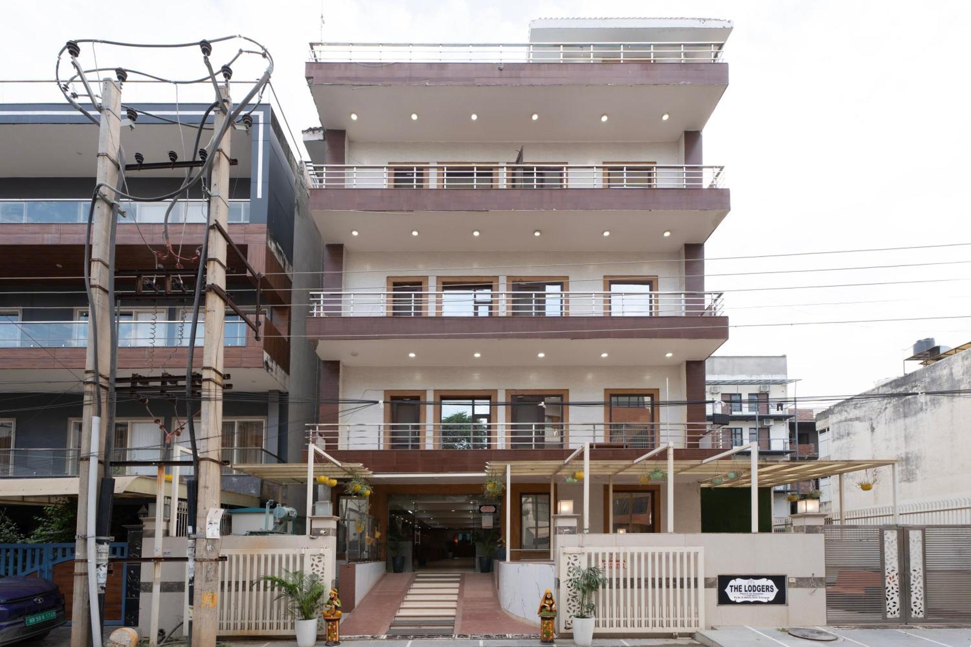 The Lodgers & Banquet Sector 38 Medicity Hotel 3*