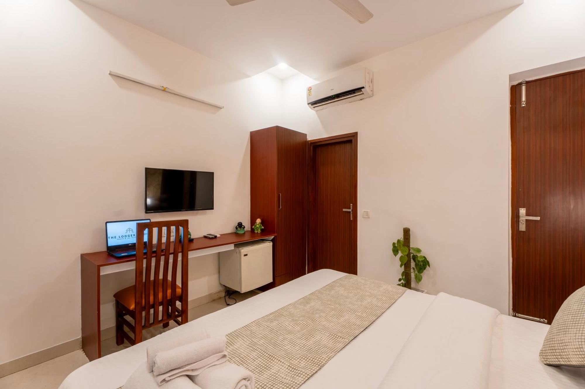 The Lodgers & Banquet Sector 38 Medicity Hotel Gurgaon
