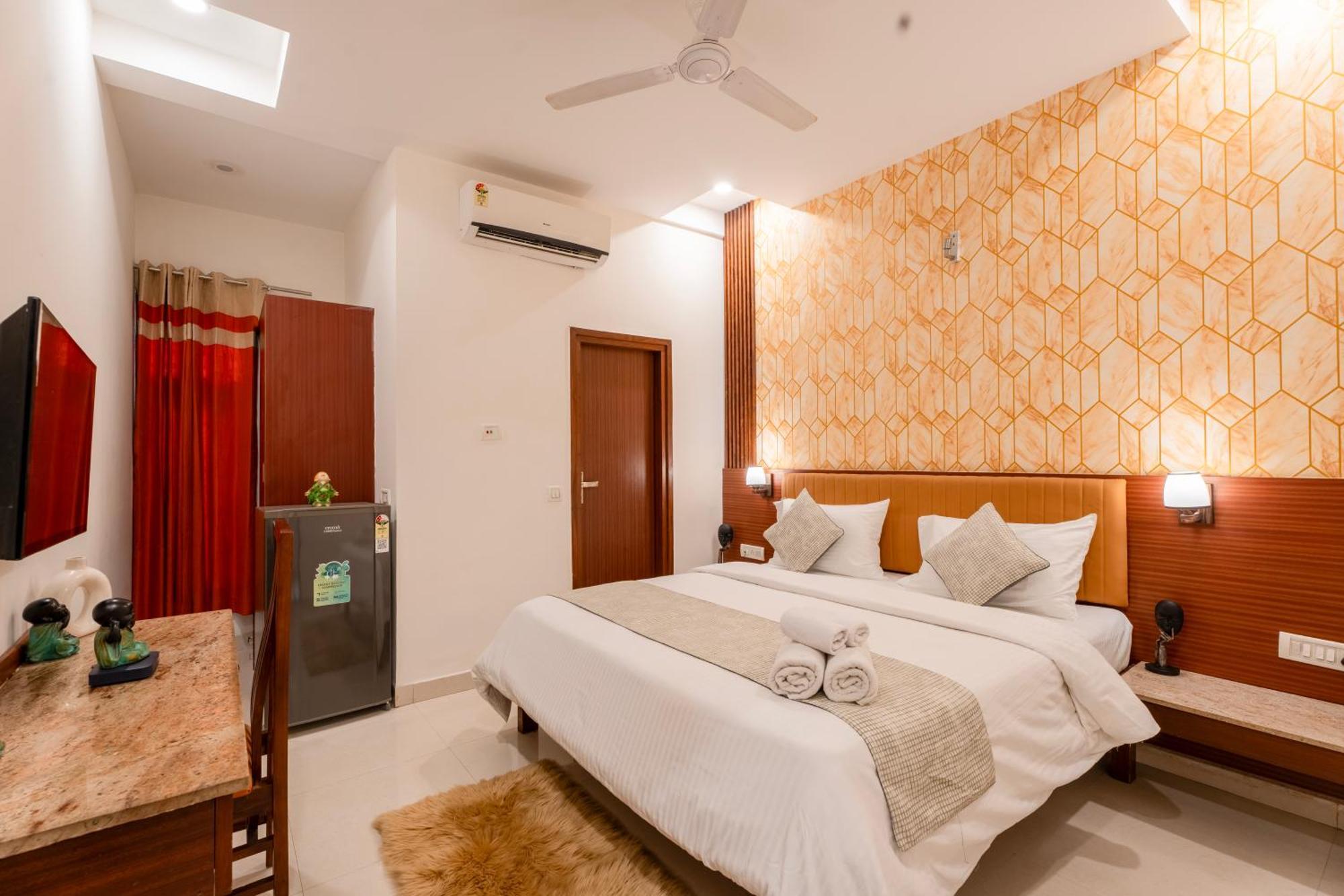 The Lodgers & Banquet Sector 38 Medicity Gurgaon