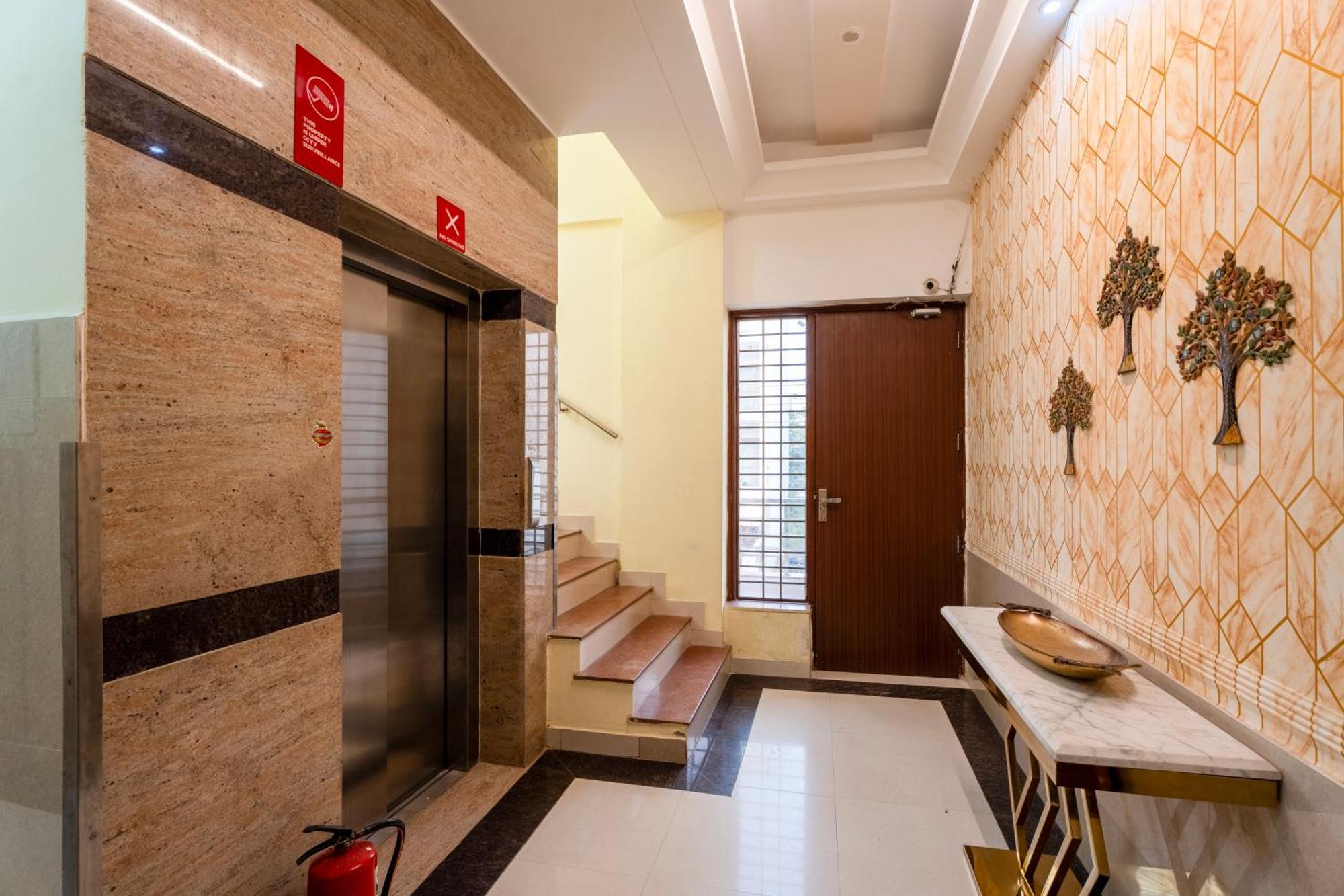 Apartment Serviced Near Medanta Hospital Medicity By The Lodgers *