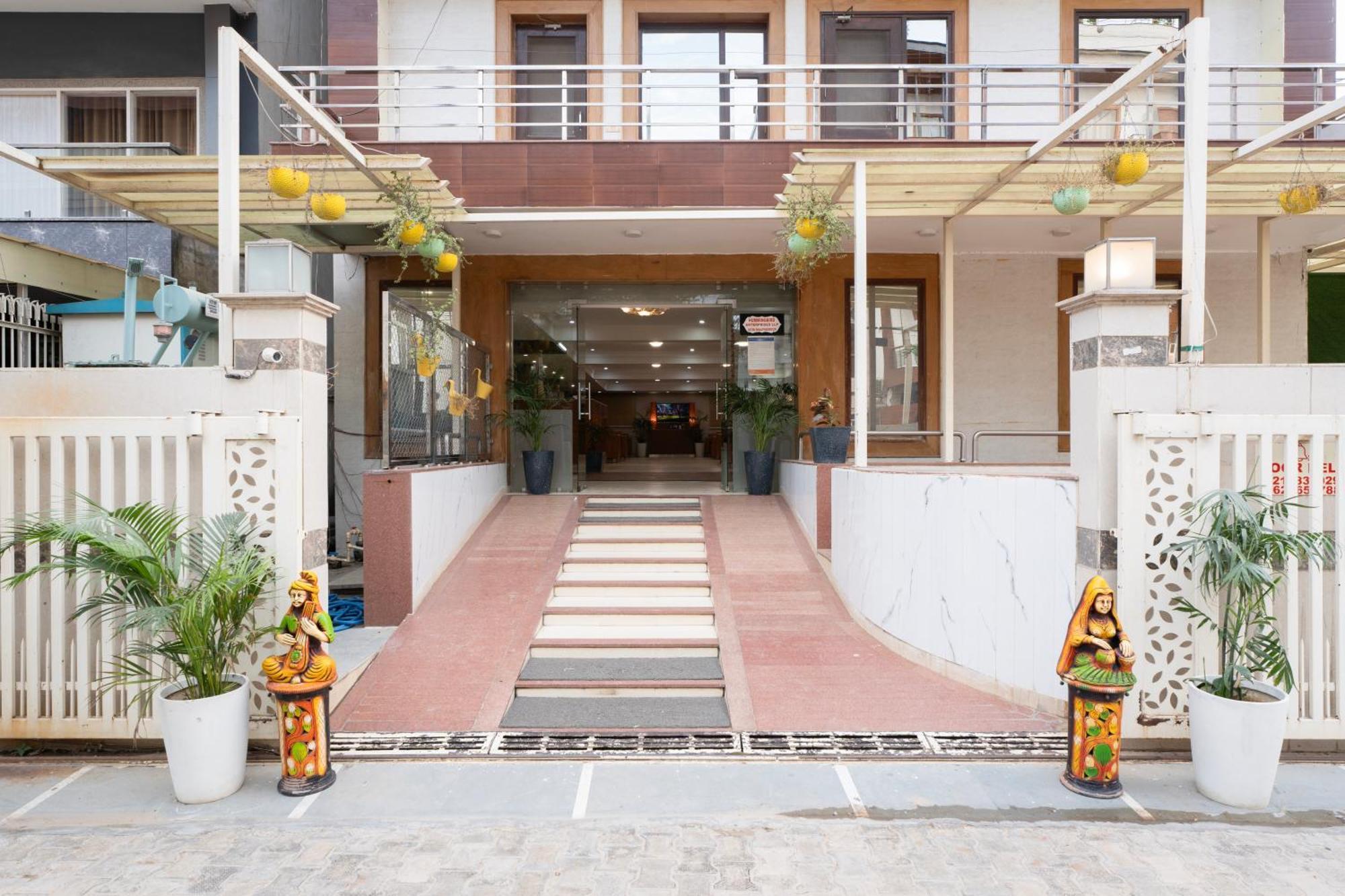 Serviced Near Medanta Hospital Medicity By The Lodgers