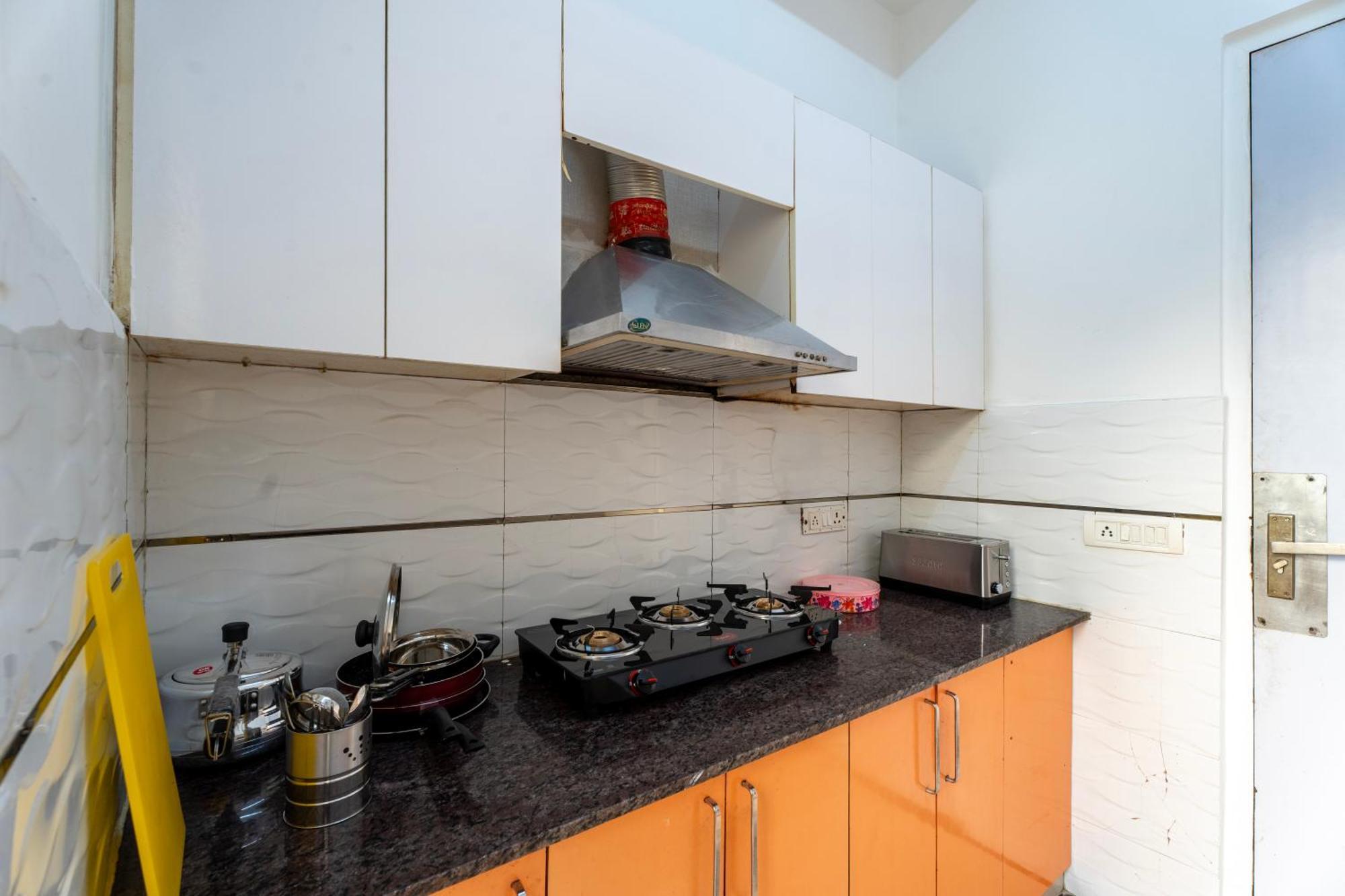 Serviced Near Medanta Hospital Medicity By The Lodgers Apartment