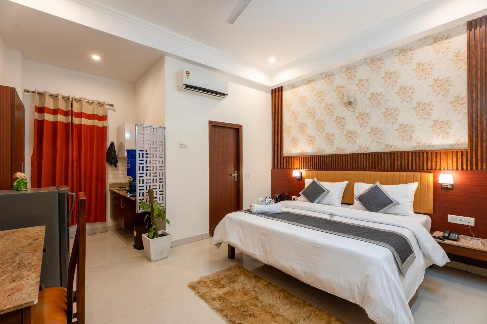 Serviced Near Medanta Hospital Medicity By The Lodgers Apartment Gurgaon