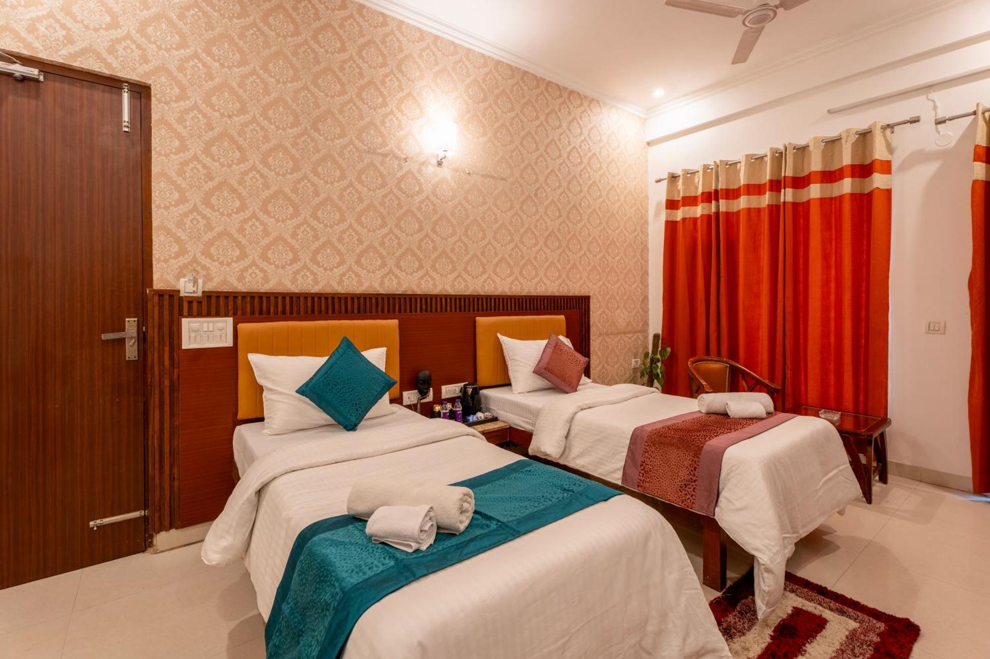 Serviced Near Medanta Hospital Medicity By The Lodgers Apartment *