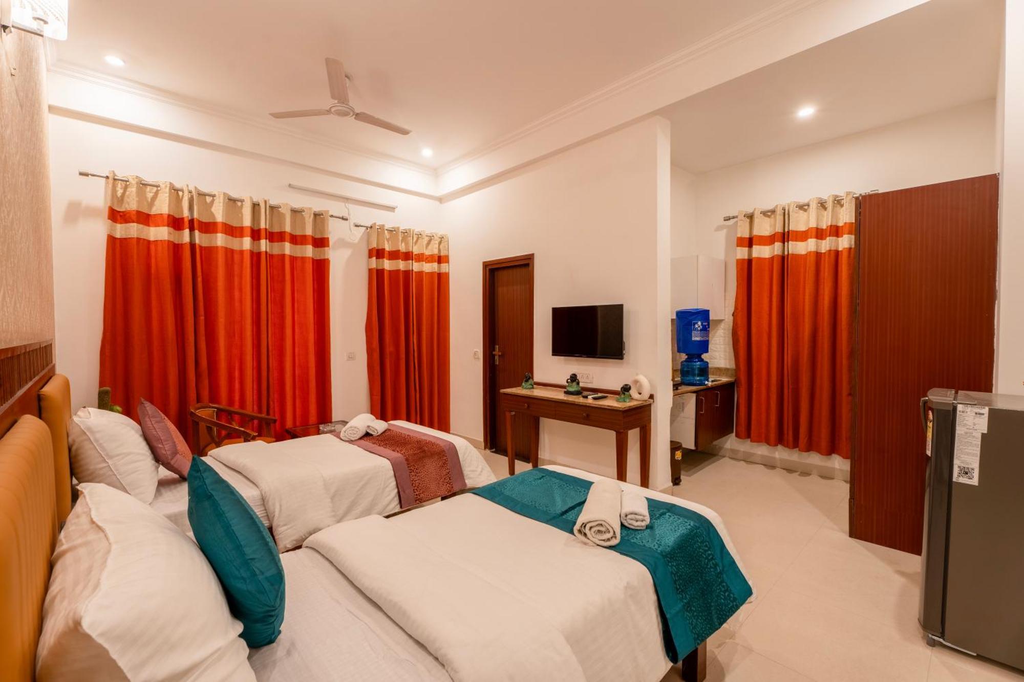 Apartment Serviced Near Medanta Hospital Medicity By The Lodgers *