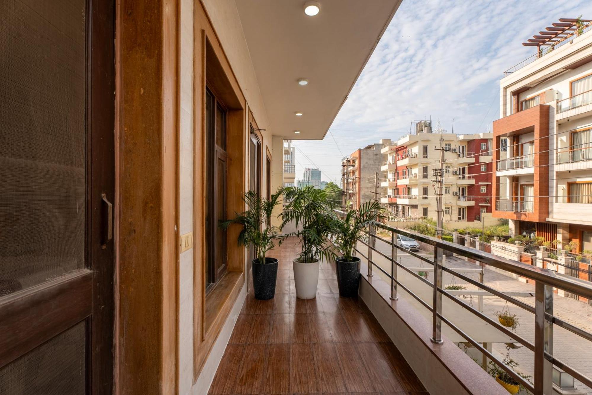 Apartment Serviced Near Medanta Hospital Medicity By The Lodgers Gurgaon