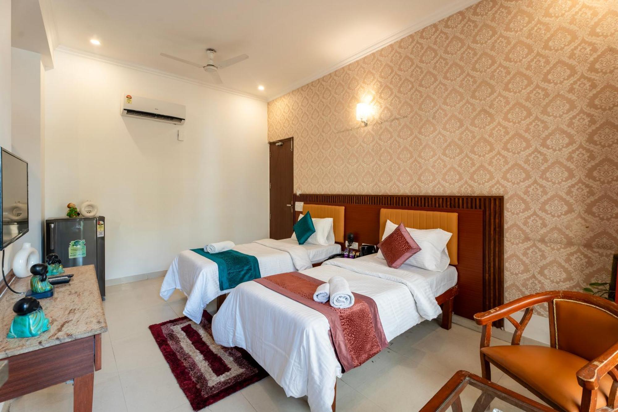Serviced Near Medanta Hospital Medicity By The Lodgers *