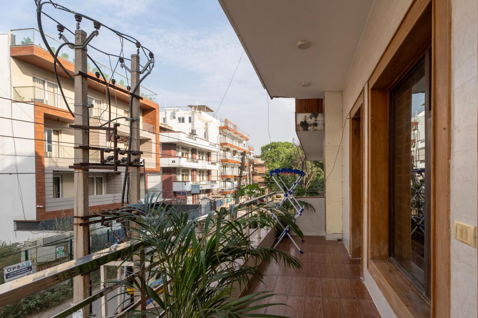 Apartment Serviced Near Medanta Hospital Medicity By The Lodgers *