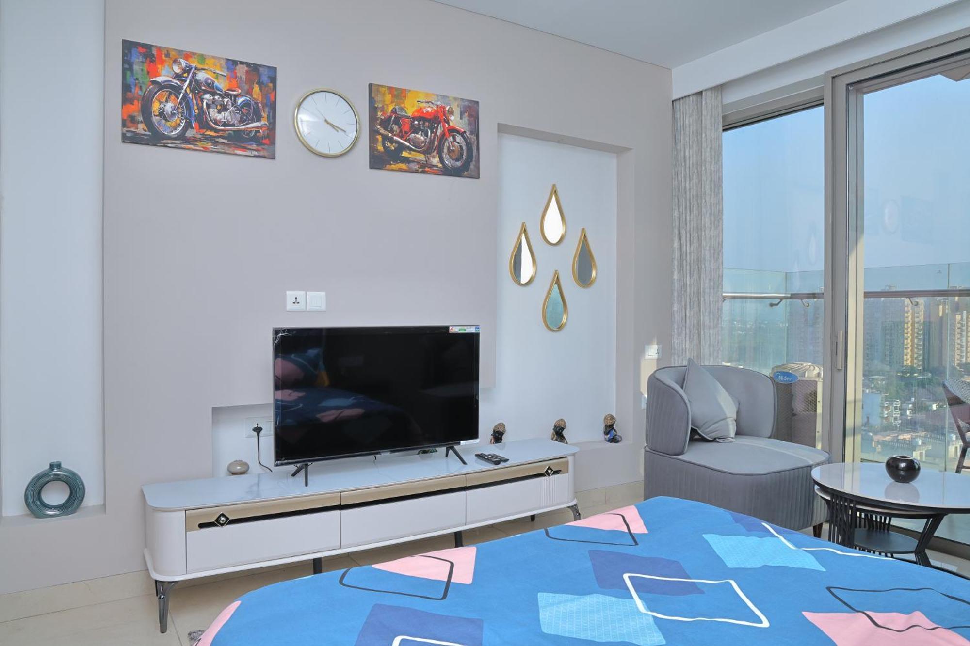 High Rise Den 1 Apartment *