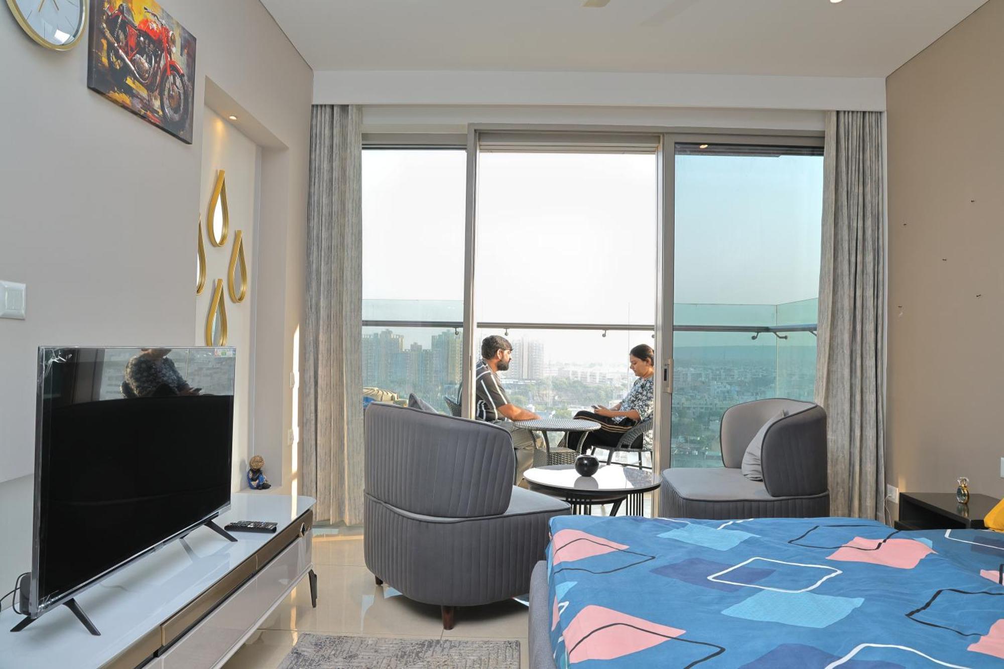 High Rise Den 1 *