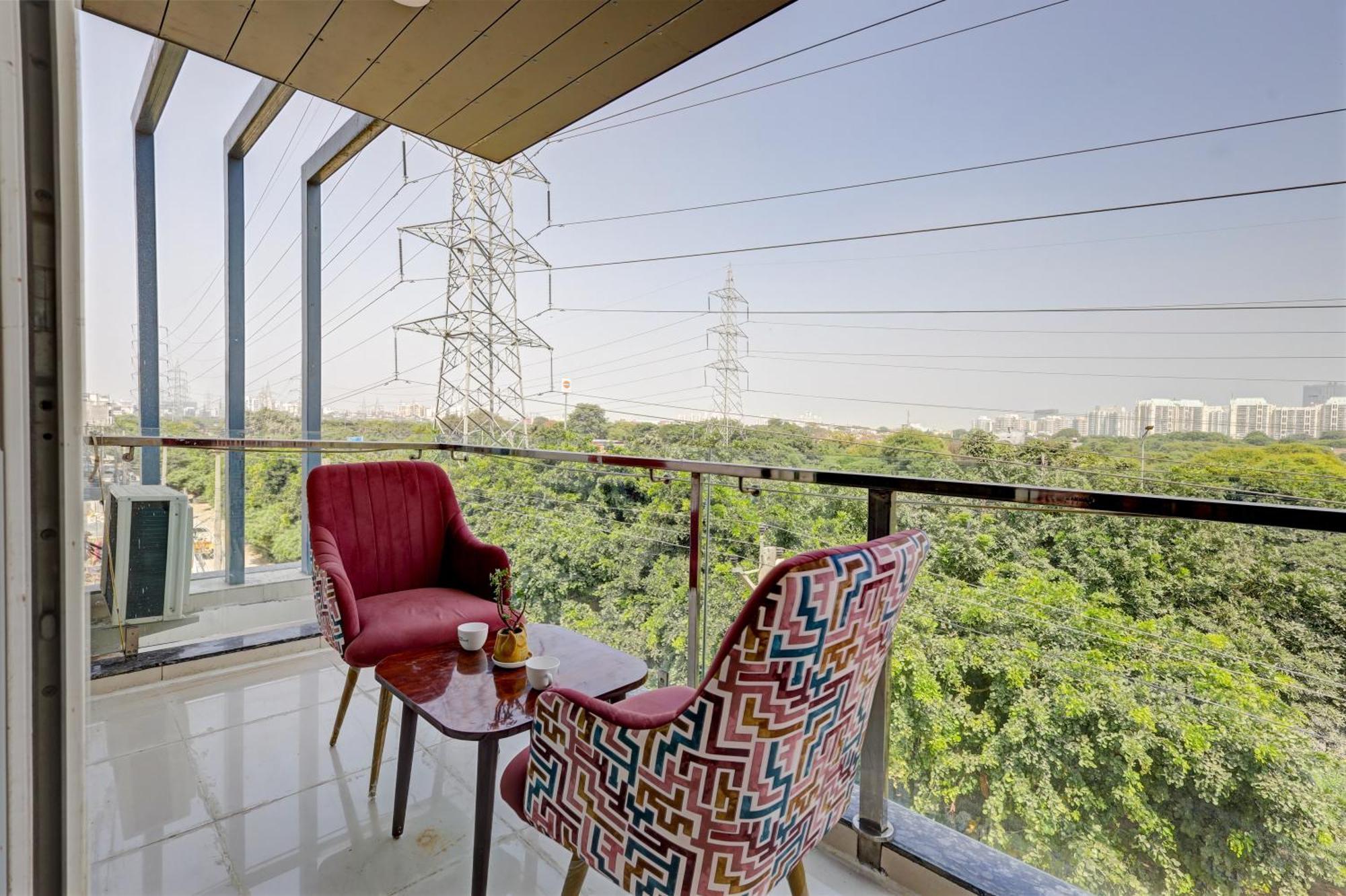 Limewood Oasis - Golf Course Road Hotel Gurgaon