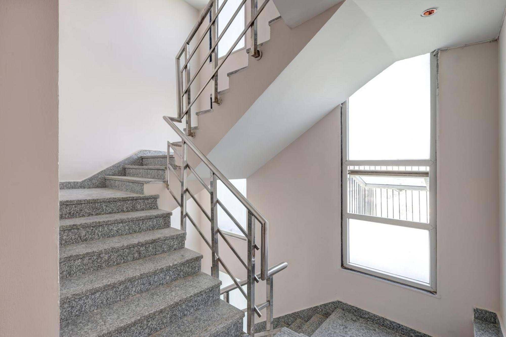 Limewood Oasis - Golf Course Road Hotel Gurgaon