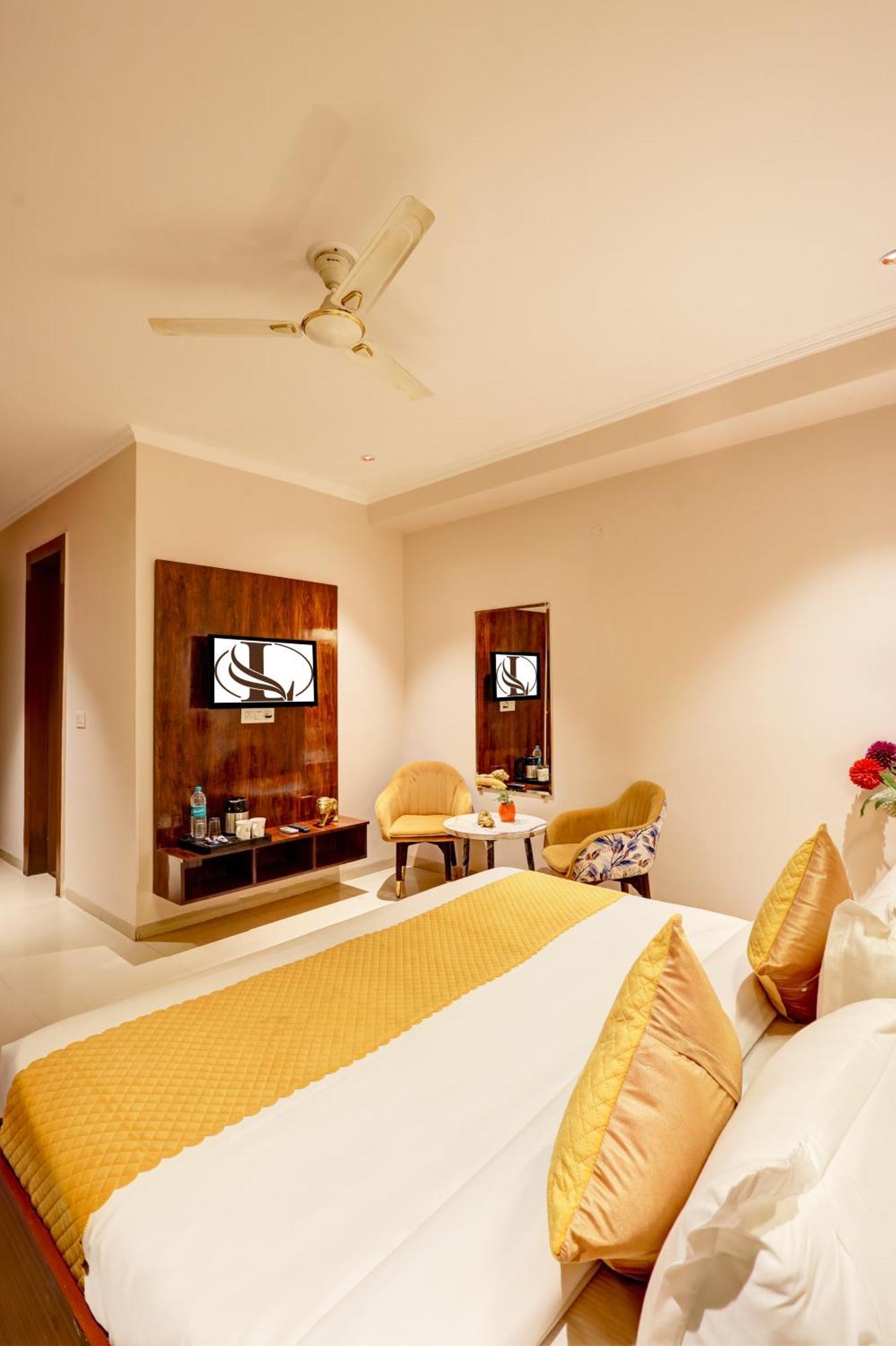 Limewood Oasis - Golf Course Road Hotel