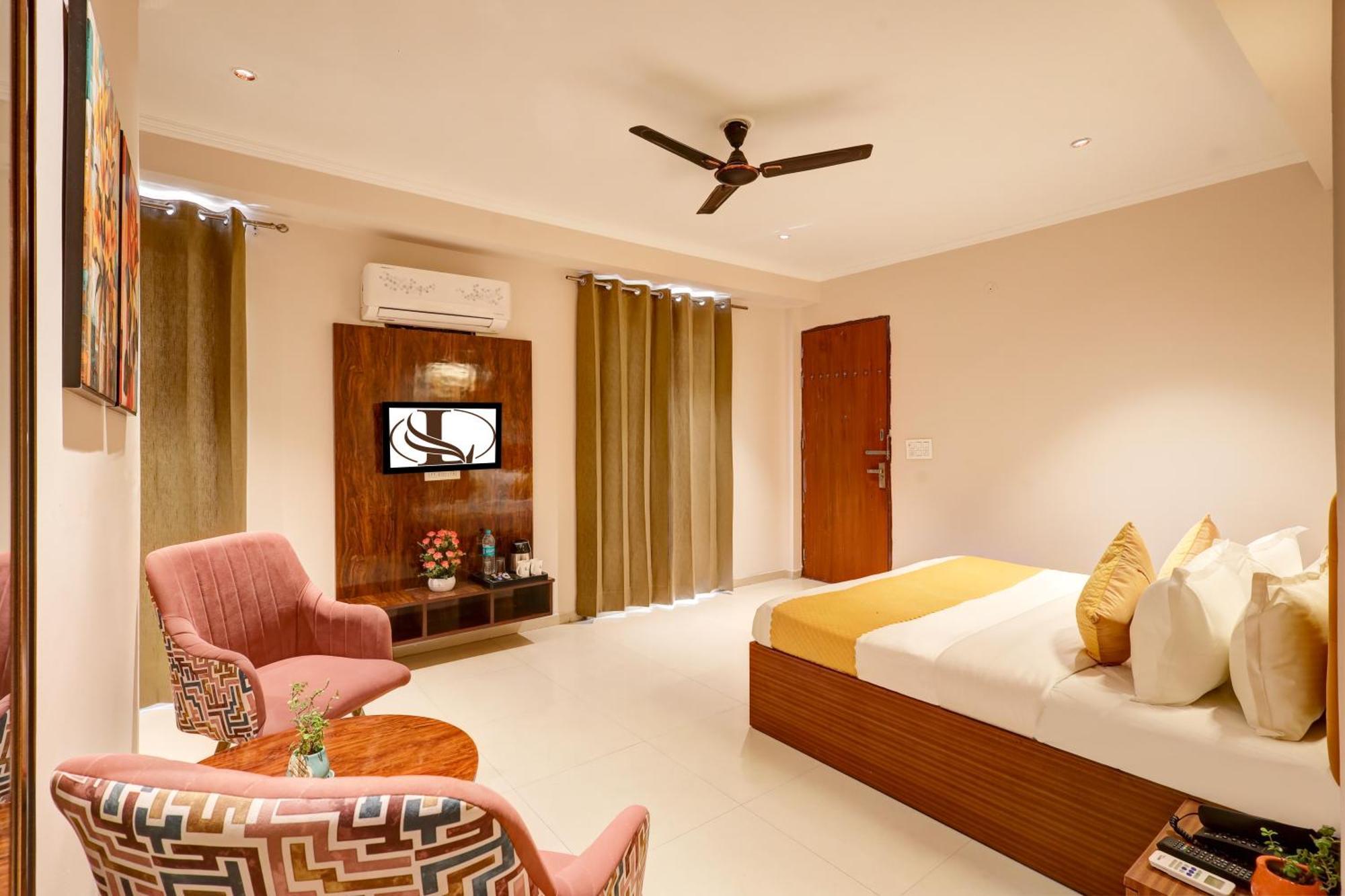 Hotel Limewood Oasis - Golf Course Road Gurgaon