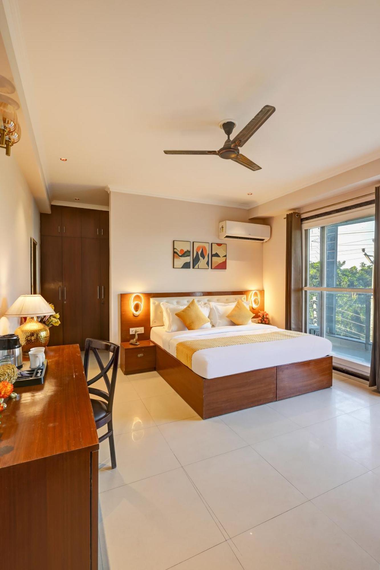 Hotel Limewood Oasis - Golf Course Road Gurgaon