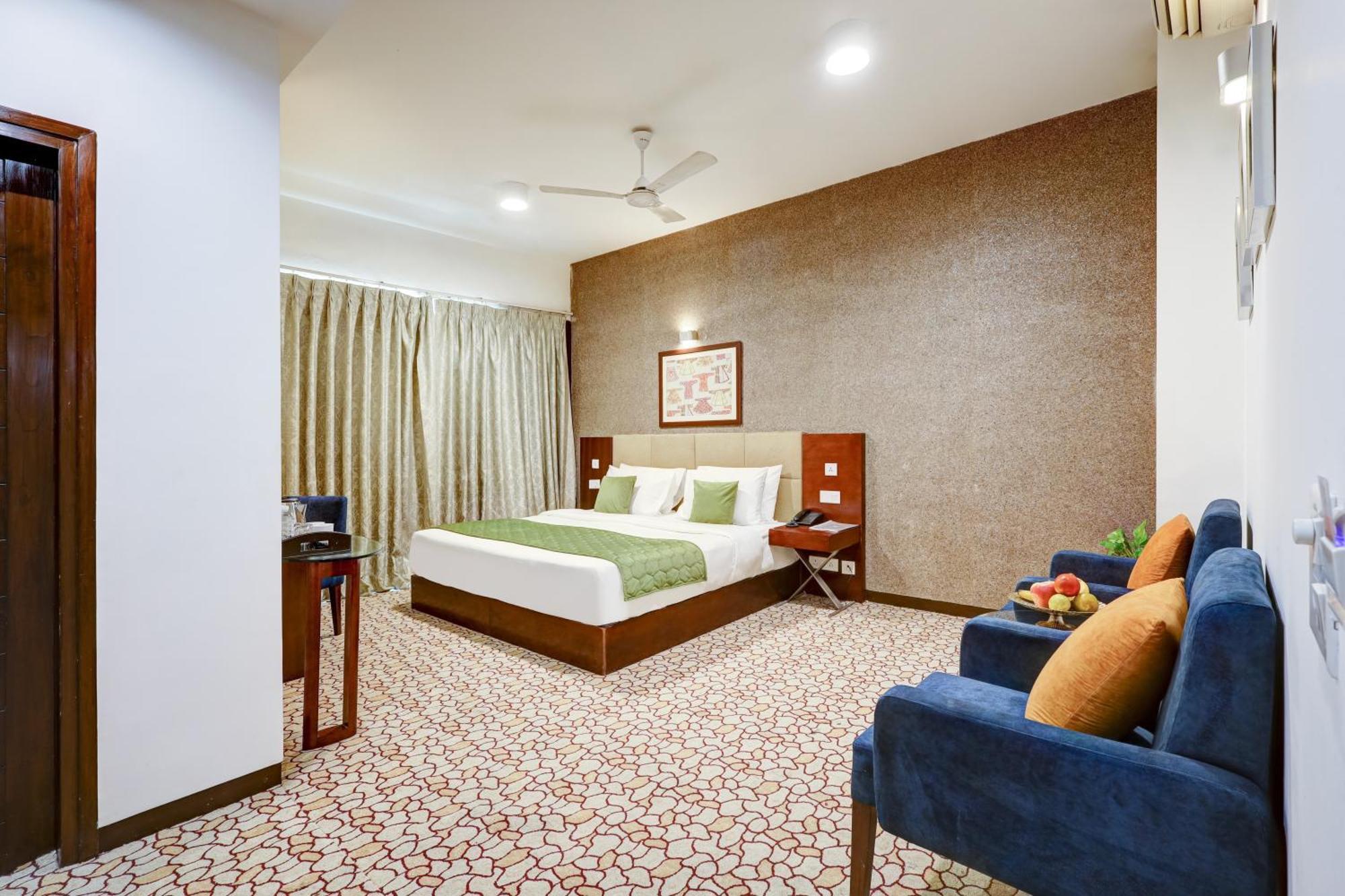 91 Golf Course Road 3*